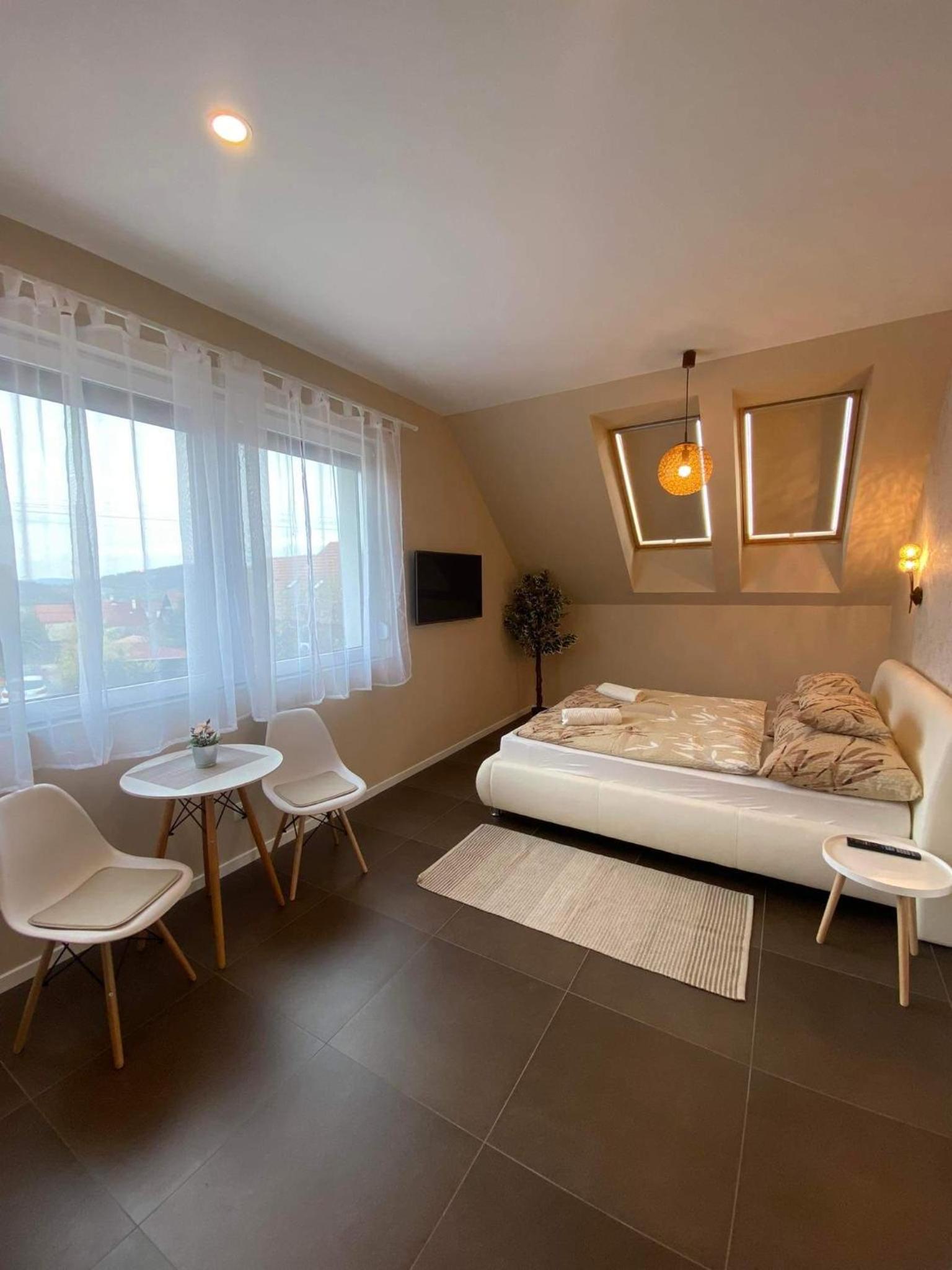 Studio Apartment photo 3