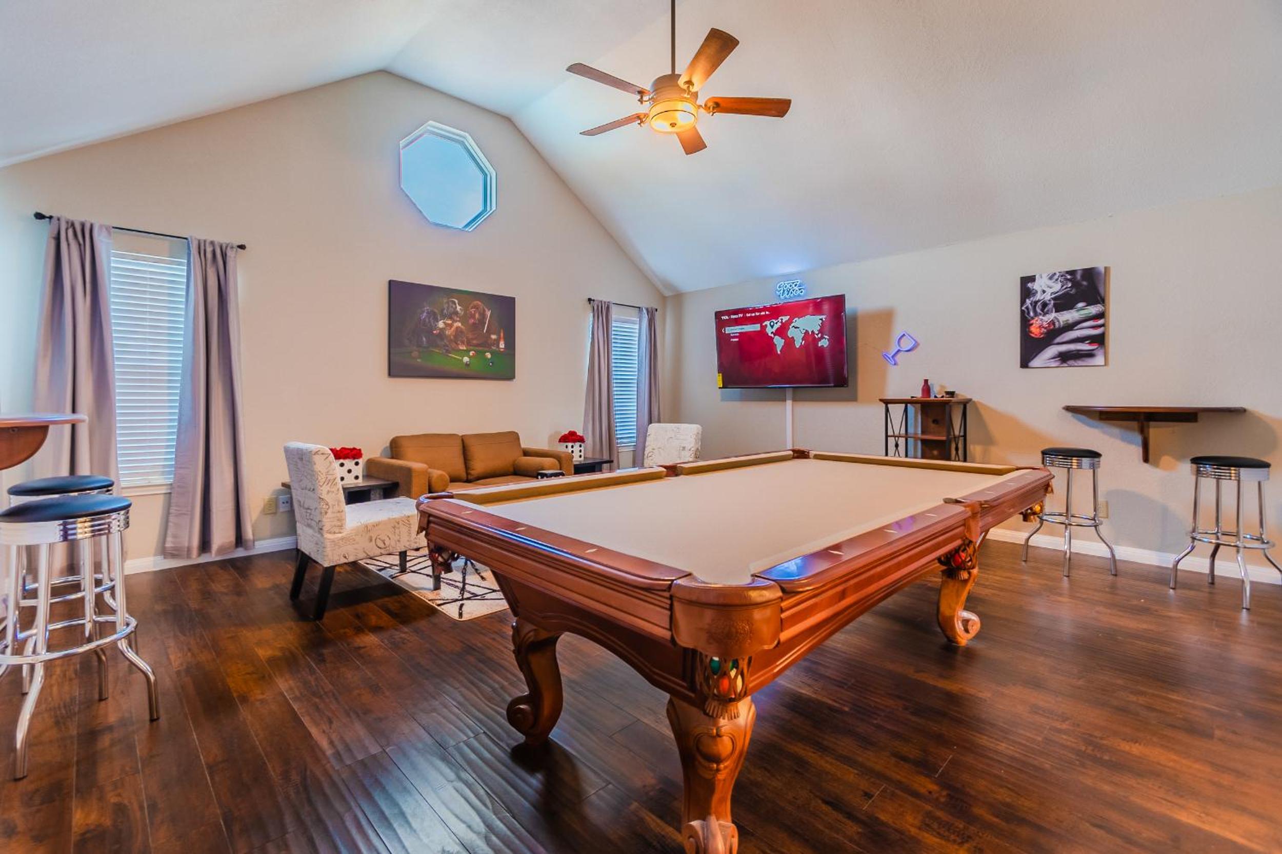 Five-Bedroom House photo 2