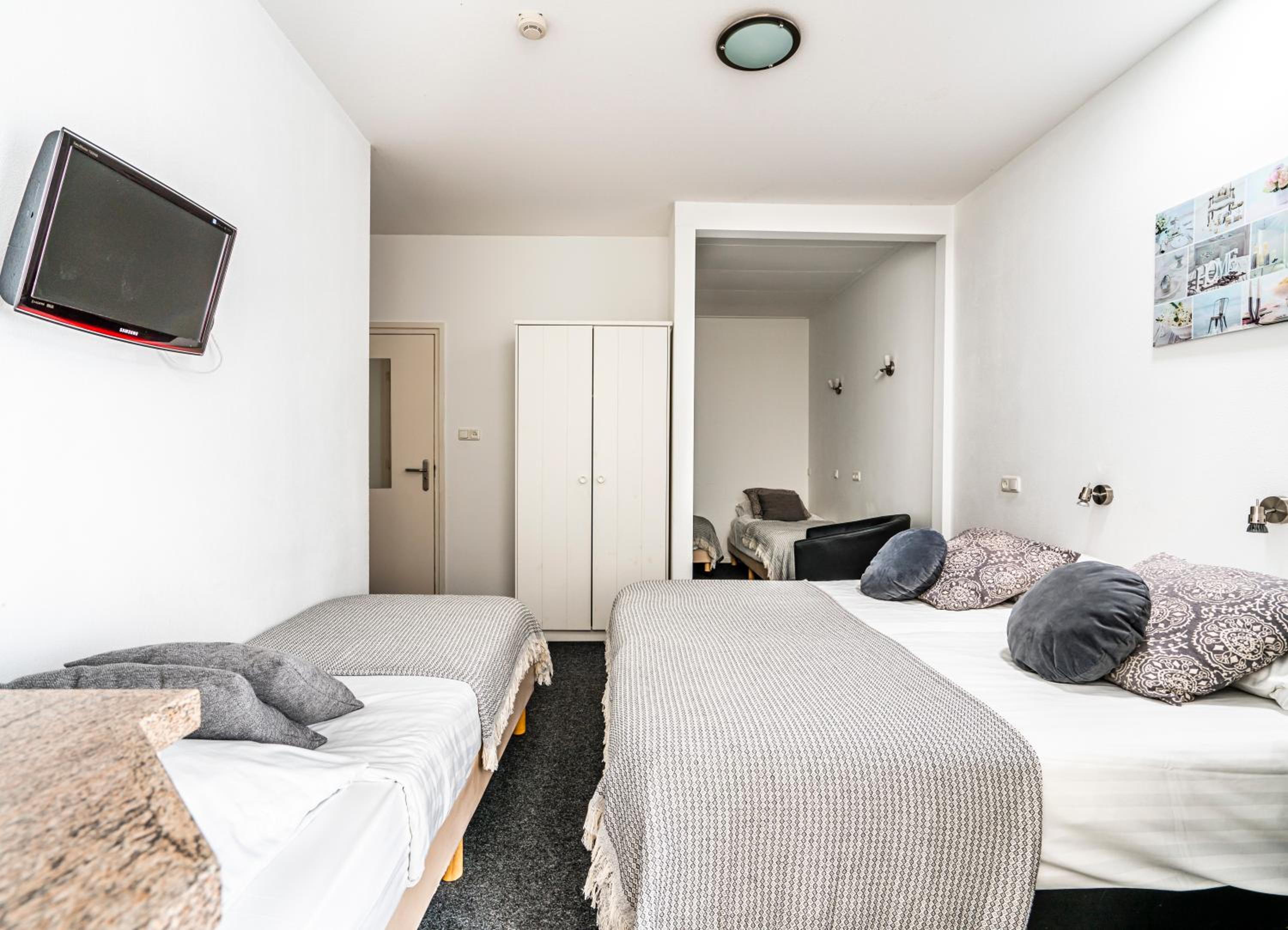Large Studio First Floor (5 Adults)