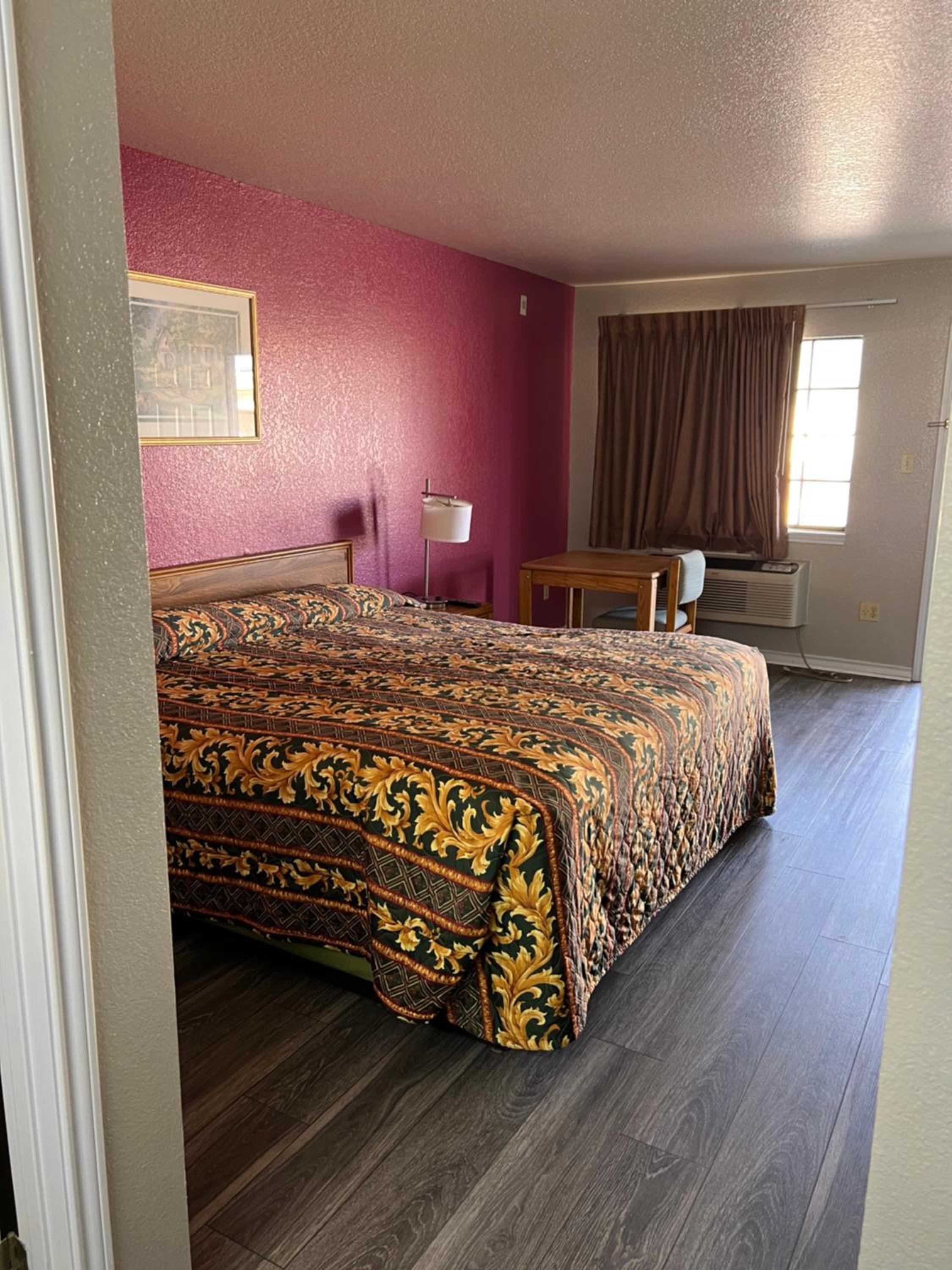 King Room with Kitchenette - Photo 1