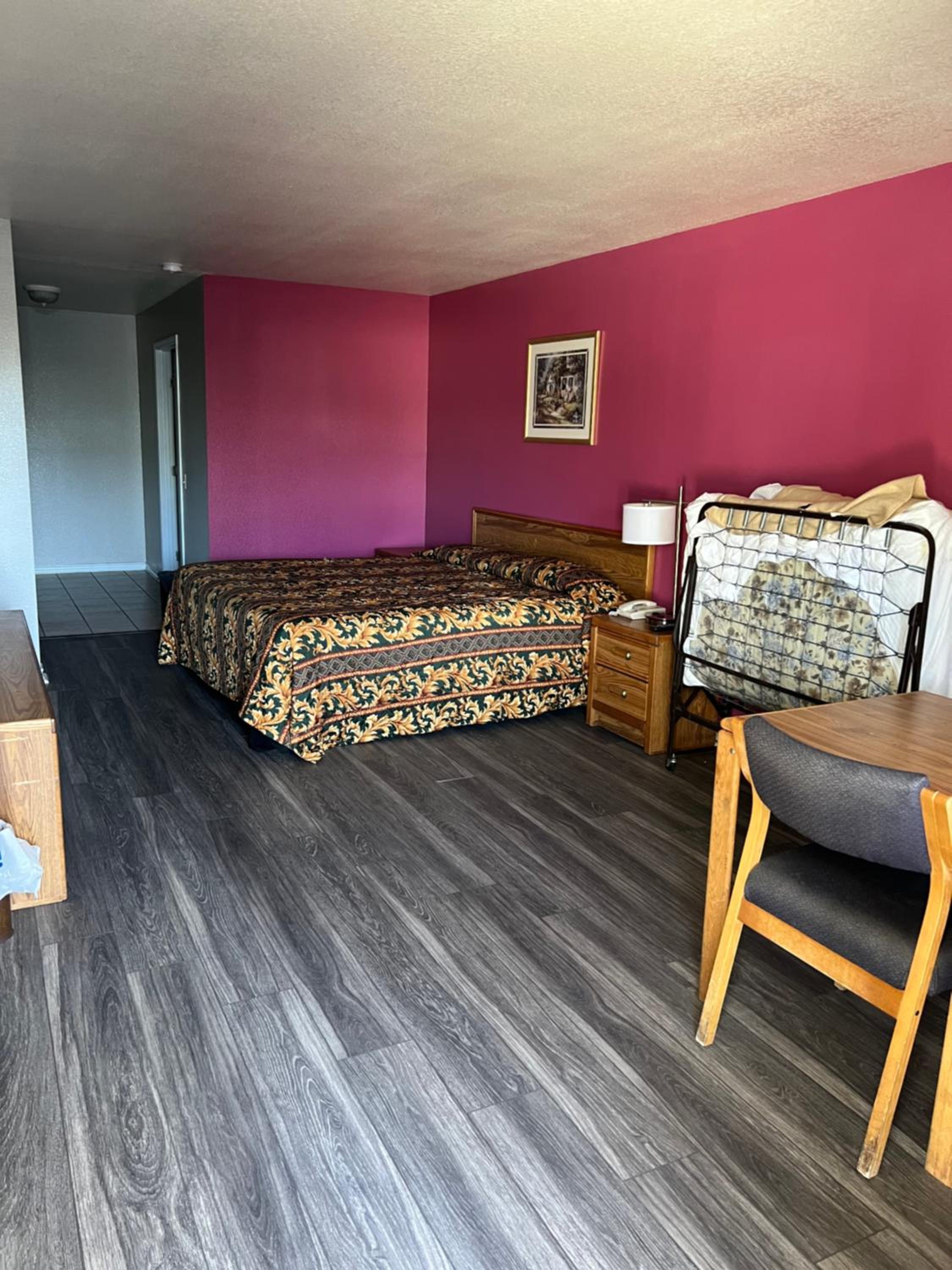 King Room with Kitchenette - Photo 4