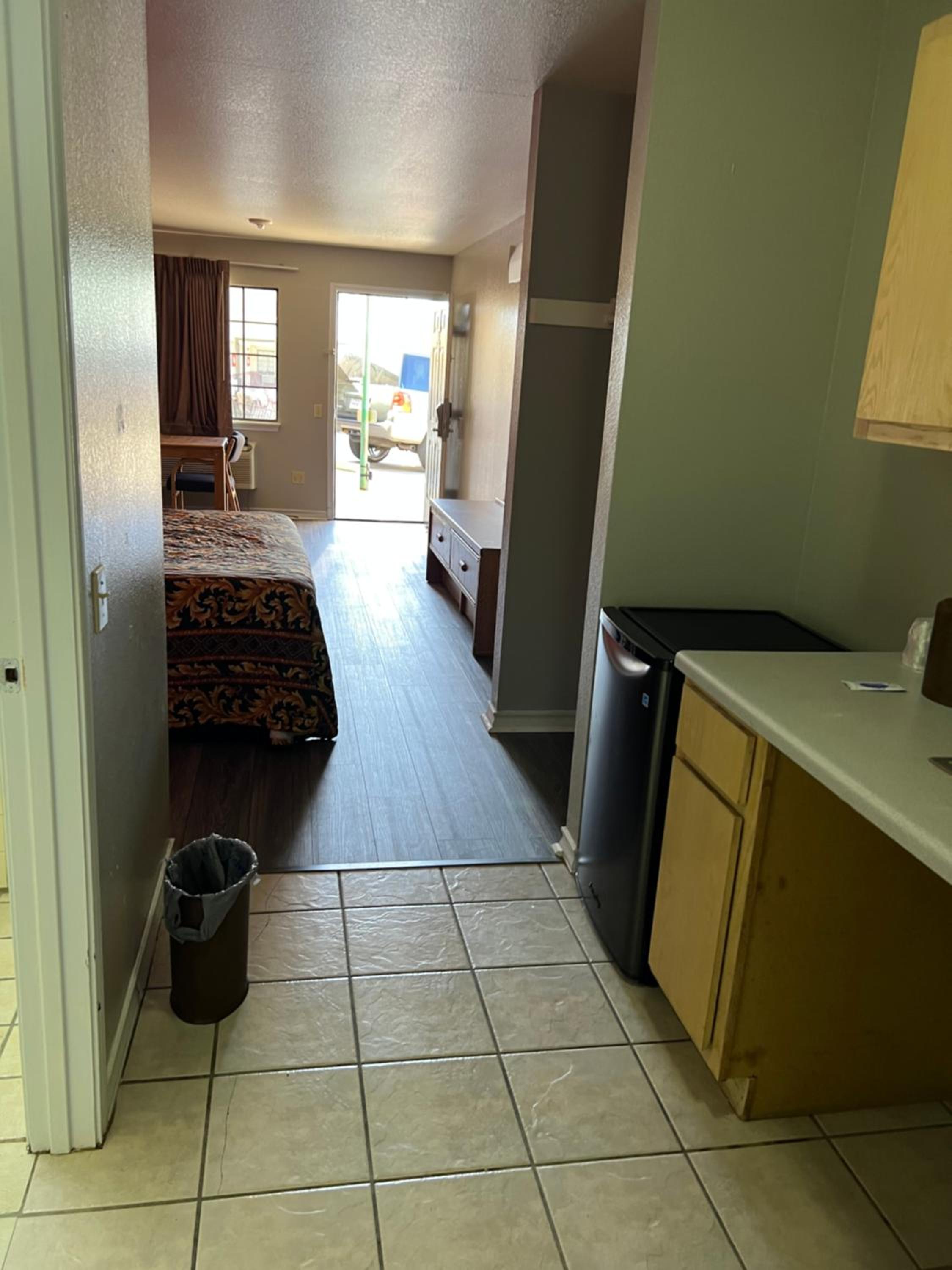 King Room with Kitchenette - Photo 9