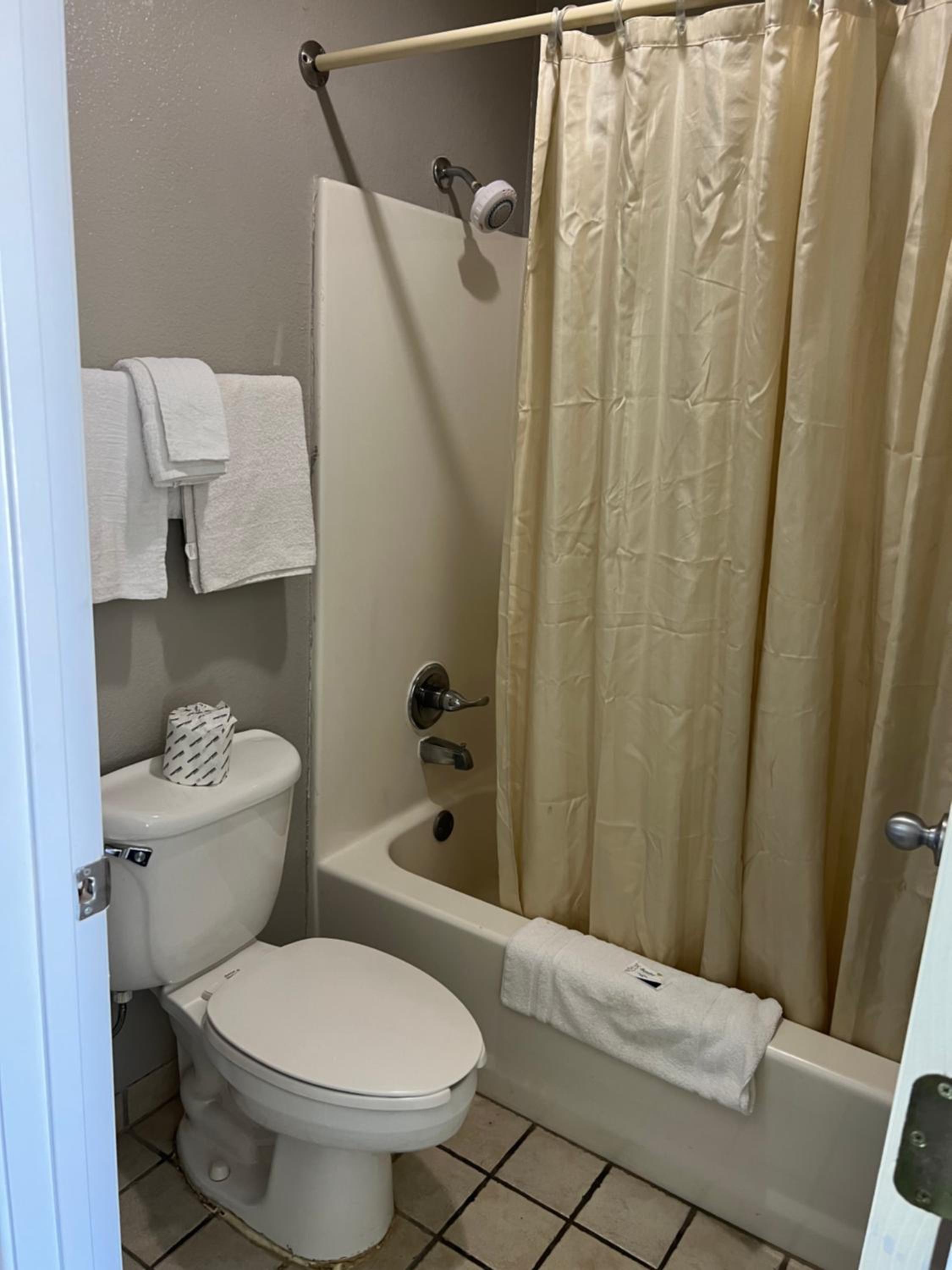 Queen Room - Photo 6