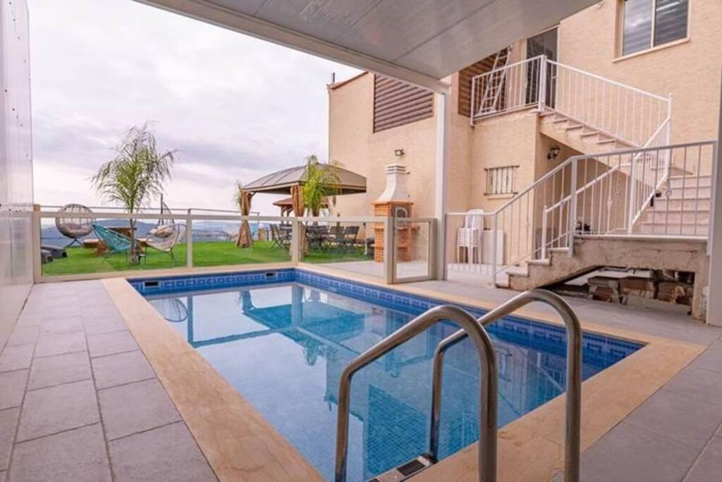 Villa - Photo 1