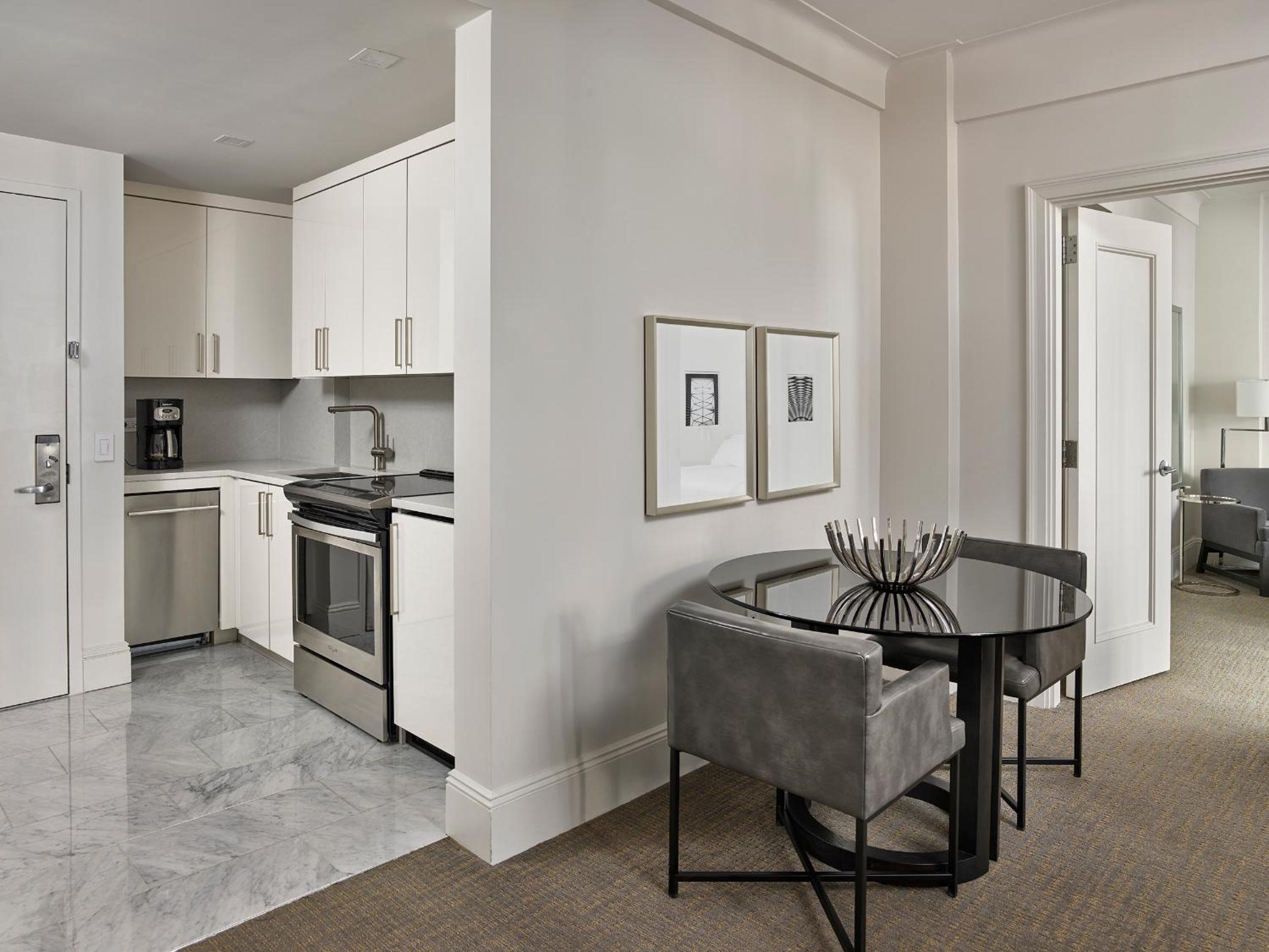 One Bedroom Platinum Suite photo 3