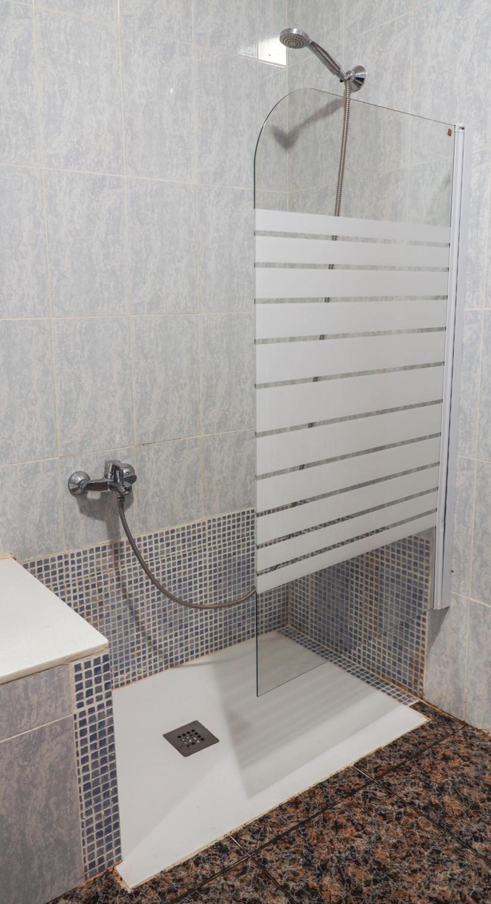 Double or Twin Room with Private Bathroom - Photo 3
