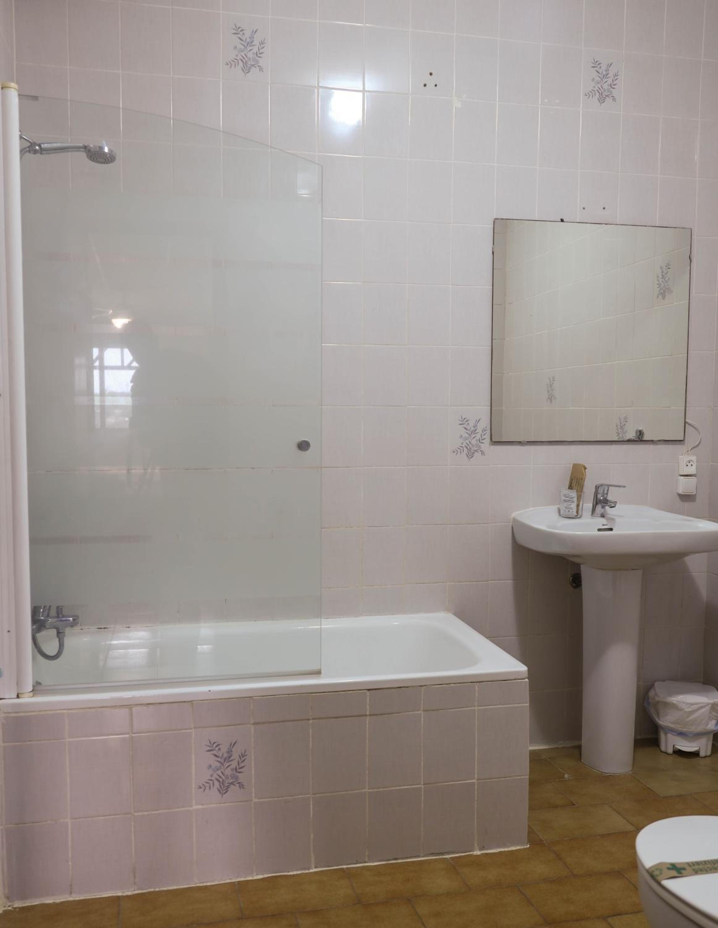 Deluxe Double Room with Extra Bed - Photo 2
