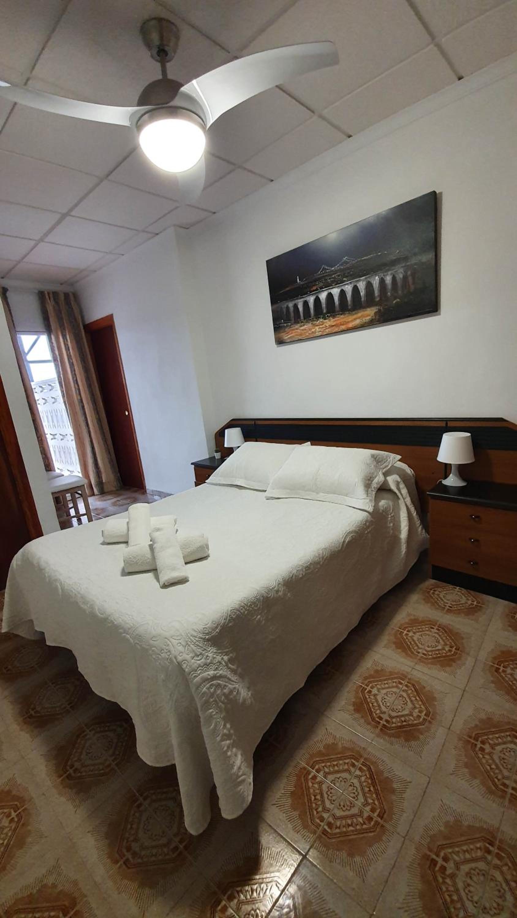 Double Room with Private Bathroom - Photo 7