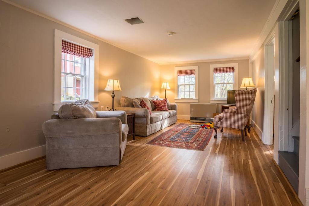 Three-Bedroom Apartment - Photo 2