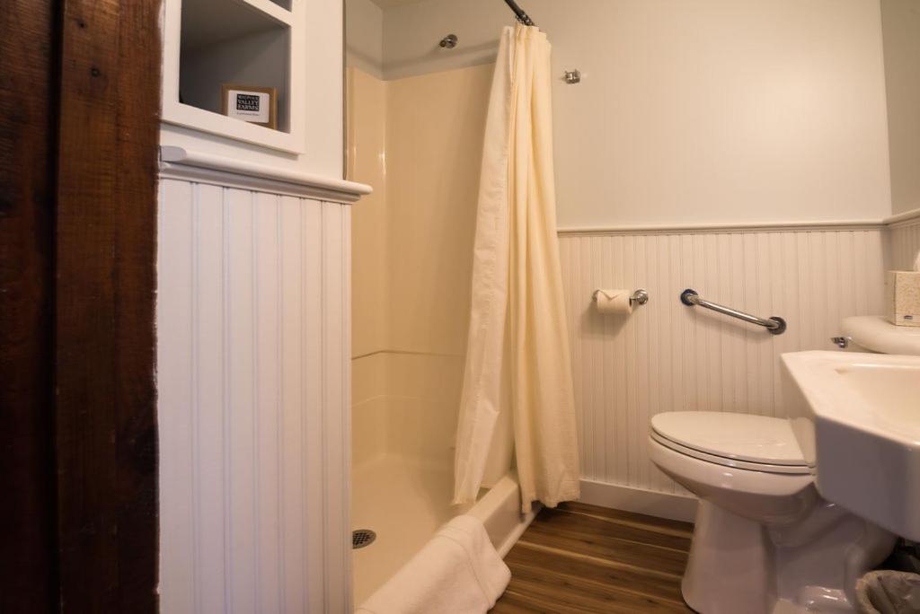 Three-Bedroom Apartment - Photo 5