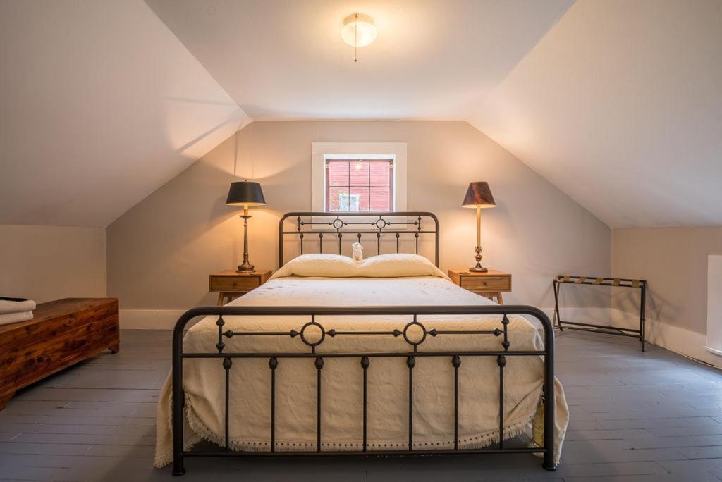 Three-Bedroom Apartment - Photo 7