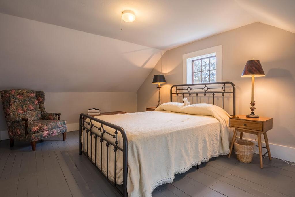 Three-Bedroom Apartment - Photo 8