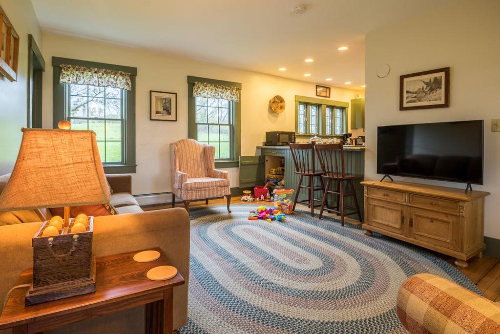 Three-Bedroom House - Photo 1