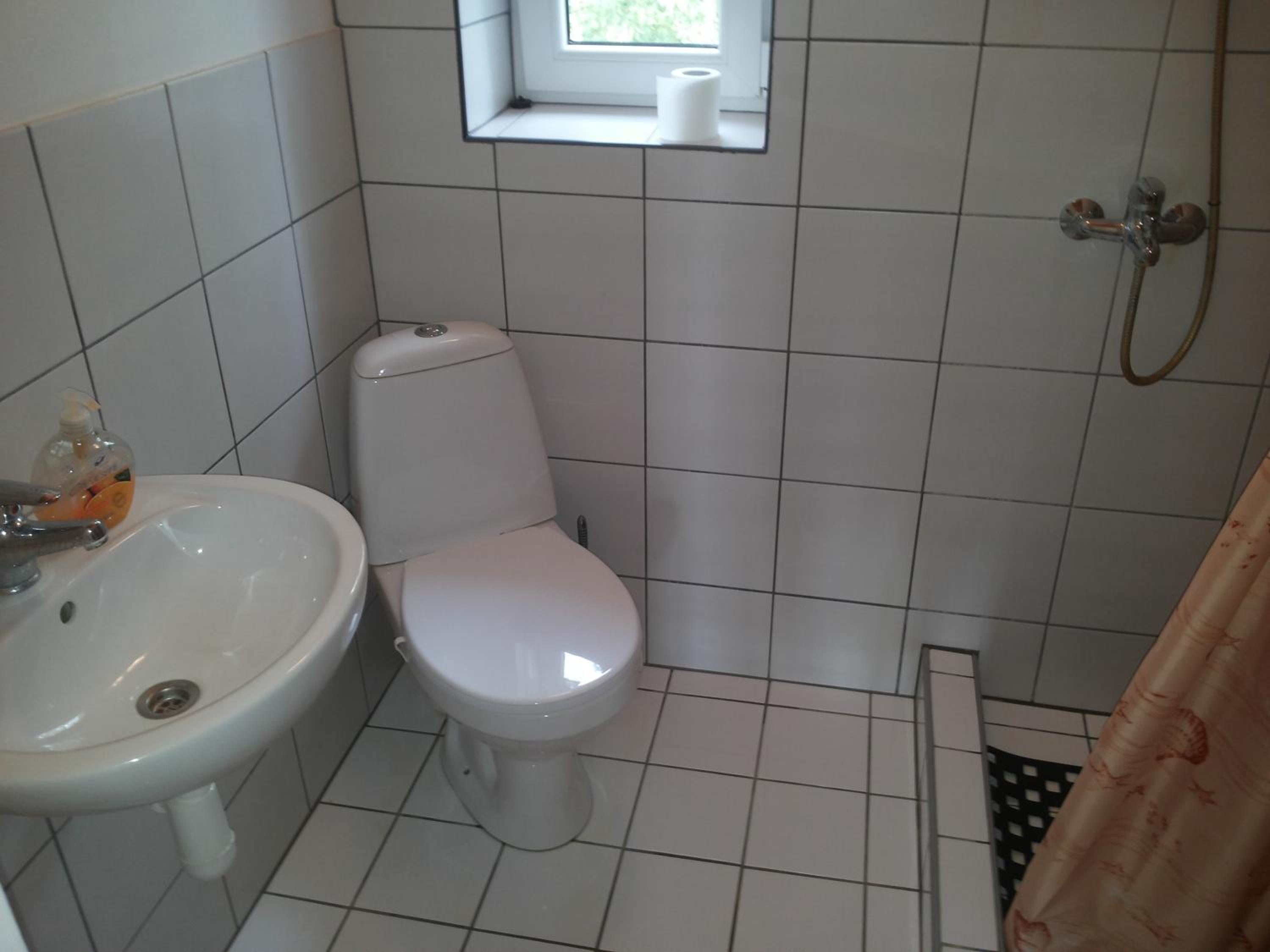 Twin Room with Shared Bathroom photo 2