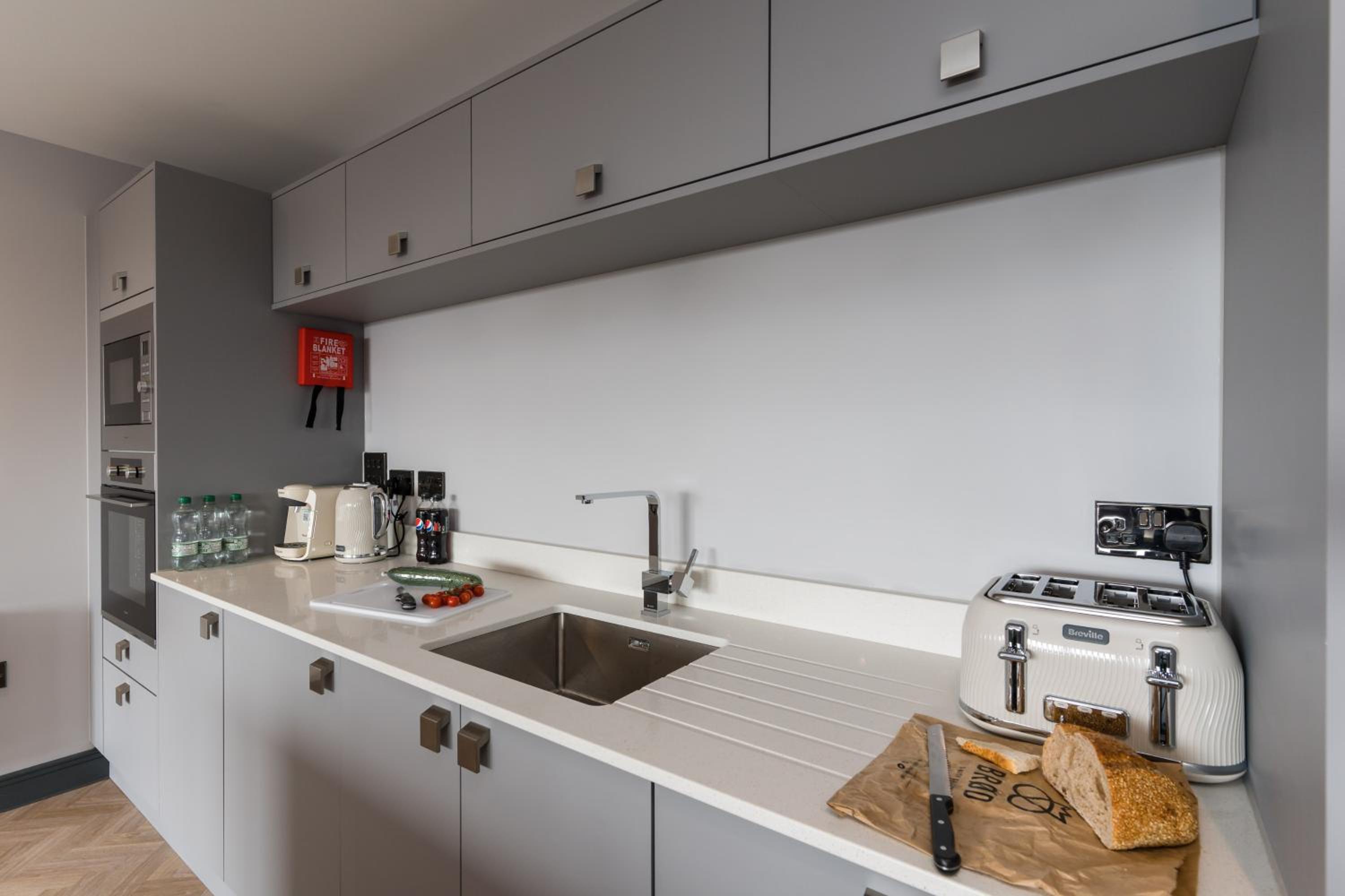 Apartment with Balcony - Photo 11