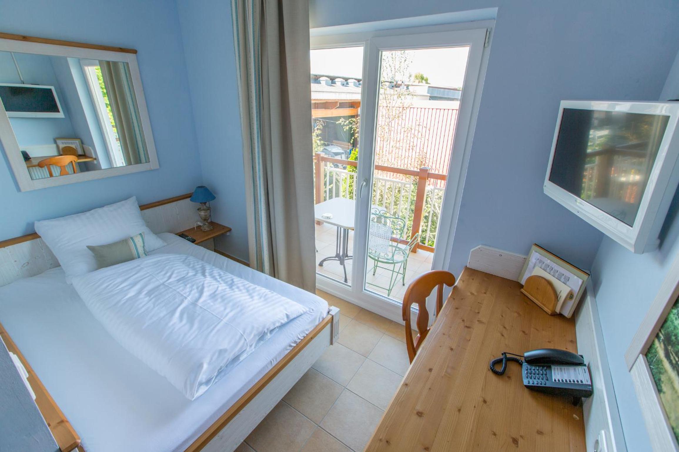 Single Room with Balcony photo 2