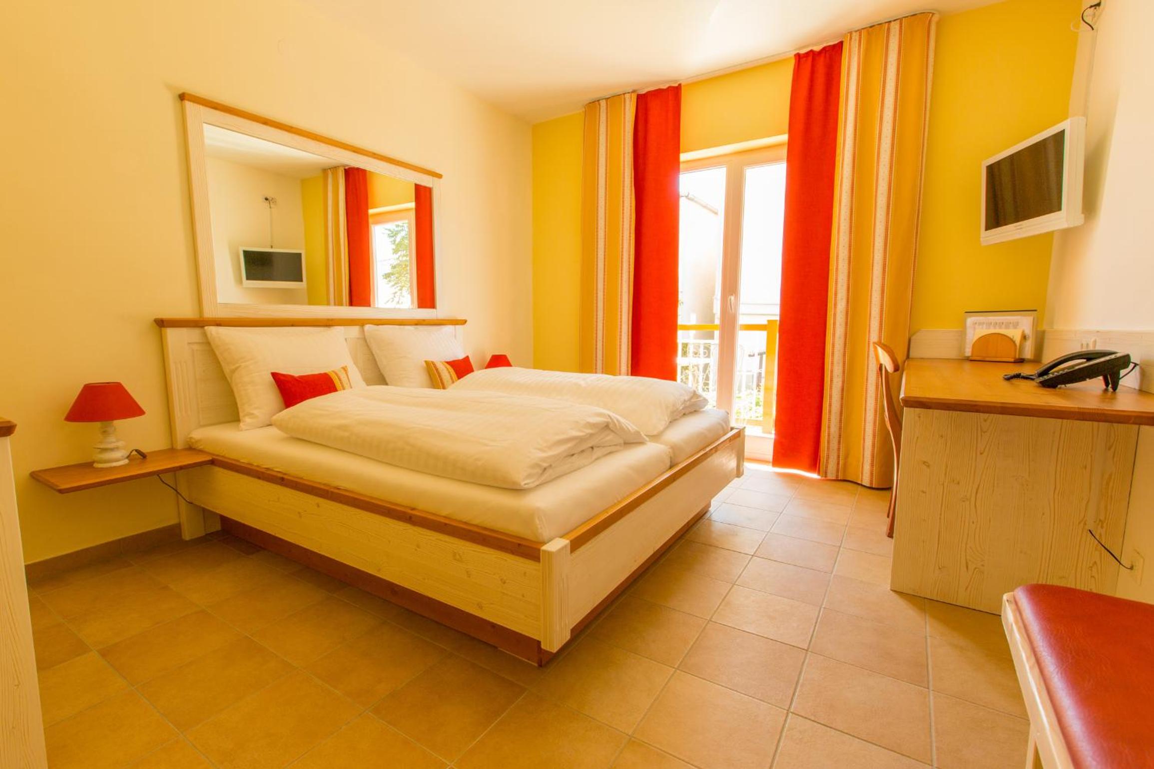 Double Room with Balcony - Photo 1