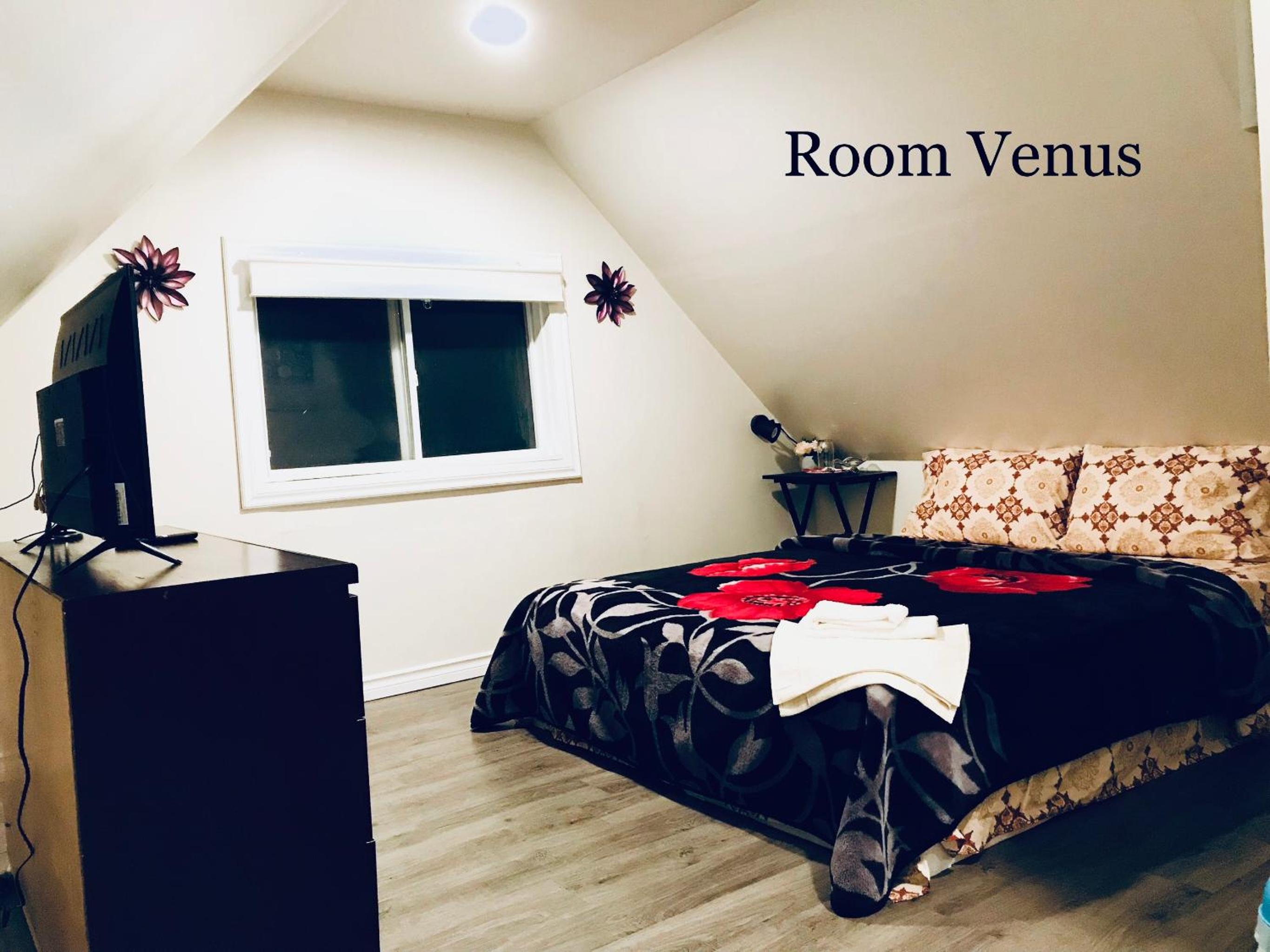 Deluxe Queen Room - Photo 14