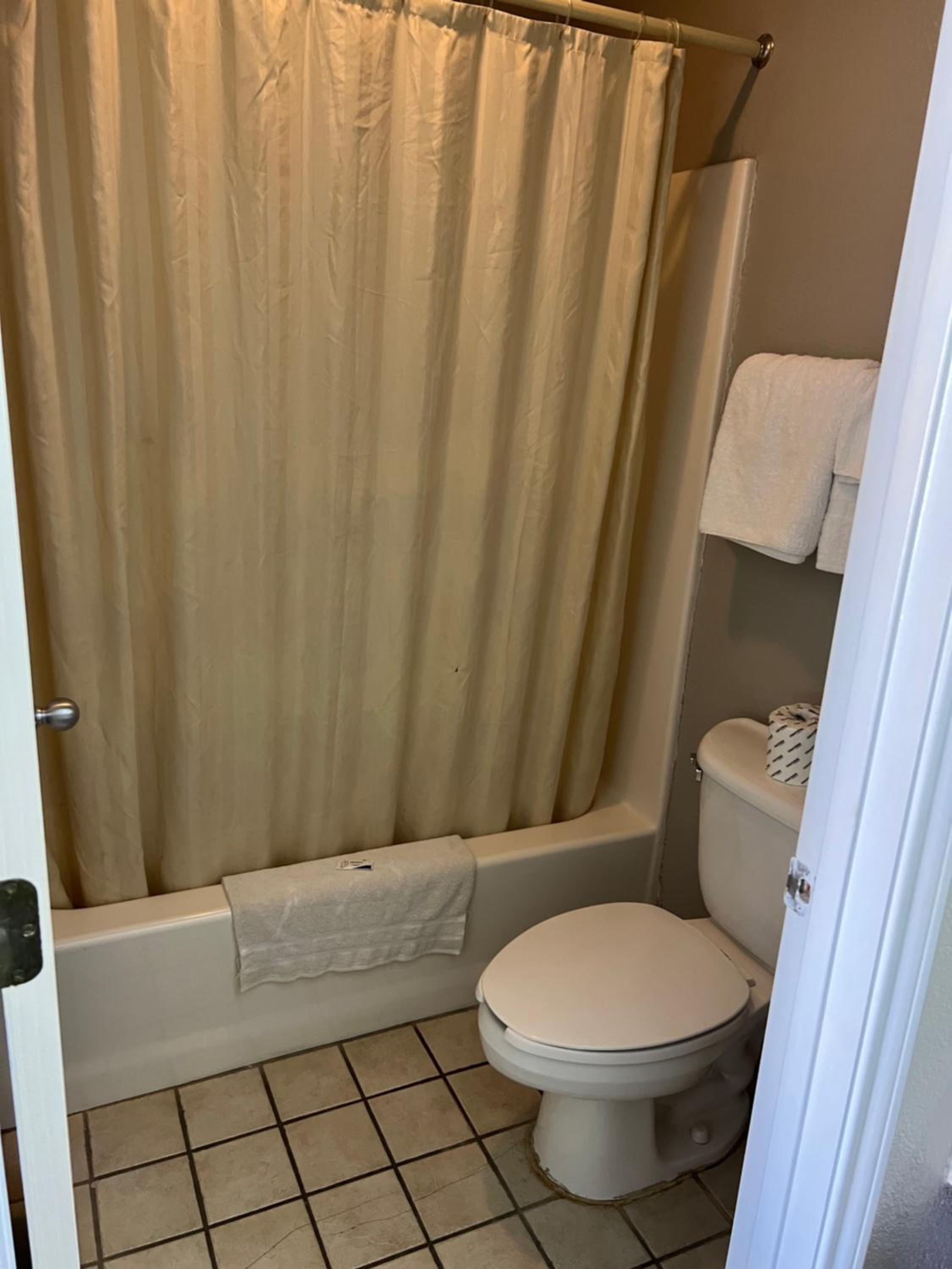 King Room with Kitchenette - Photo 6