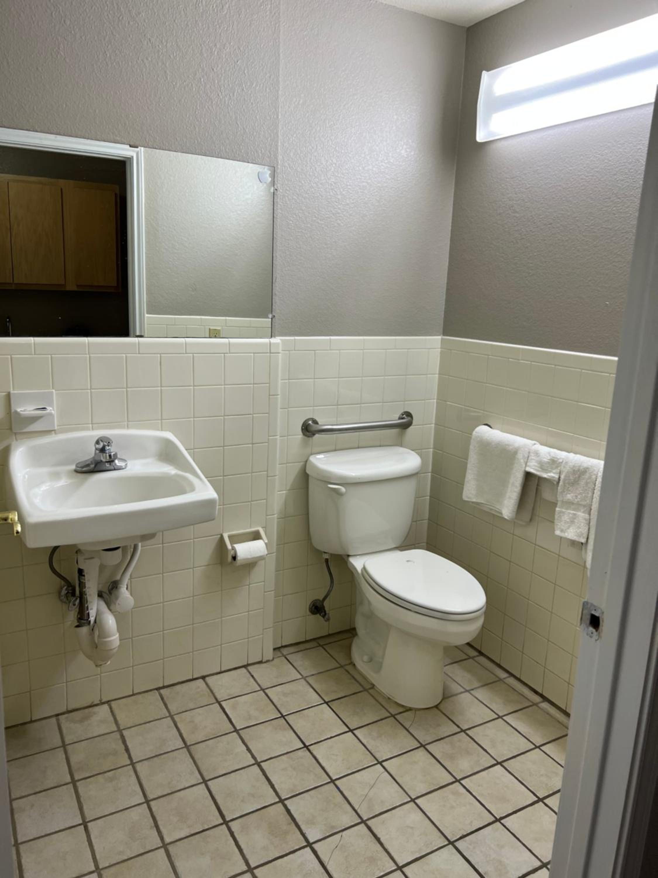 King Room with Kitchenette - Photo 2