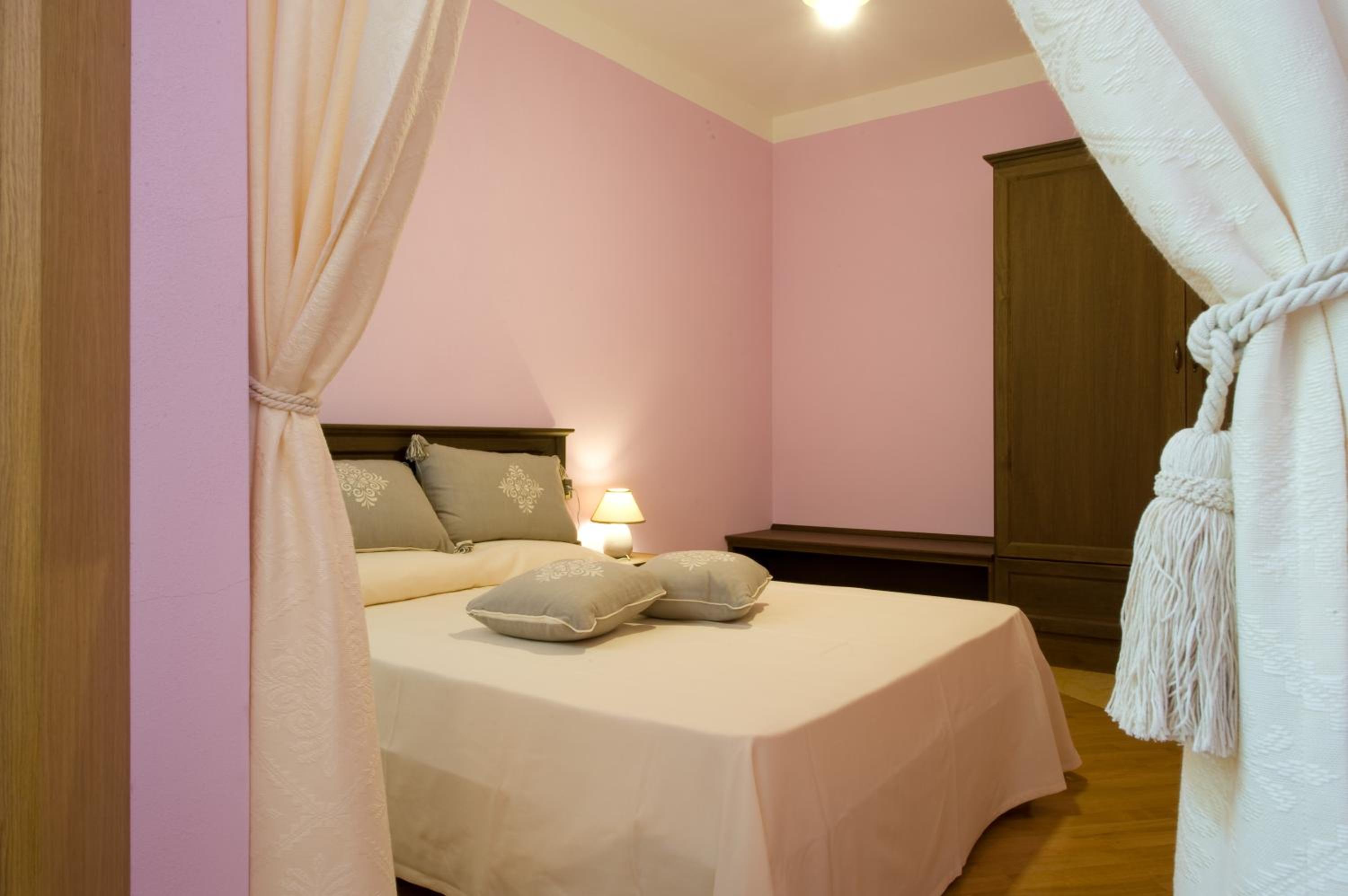 Double Room with Extra Bed - Photo 1