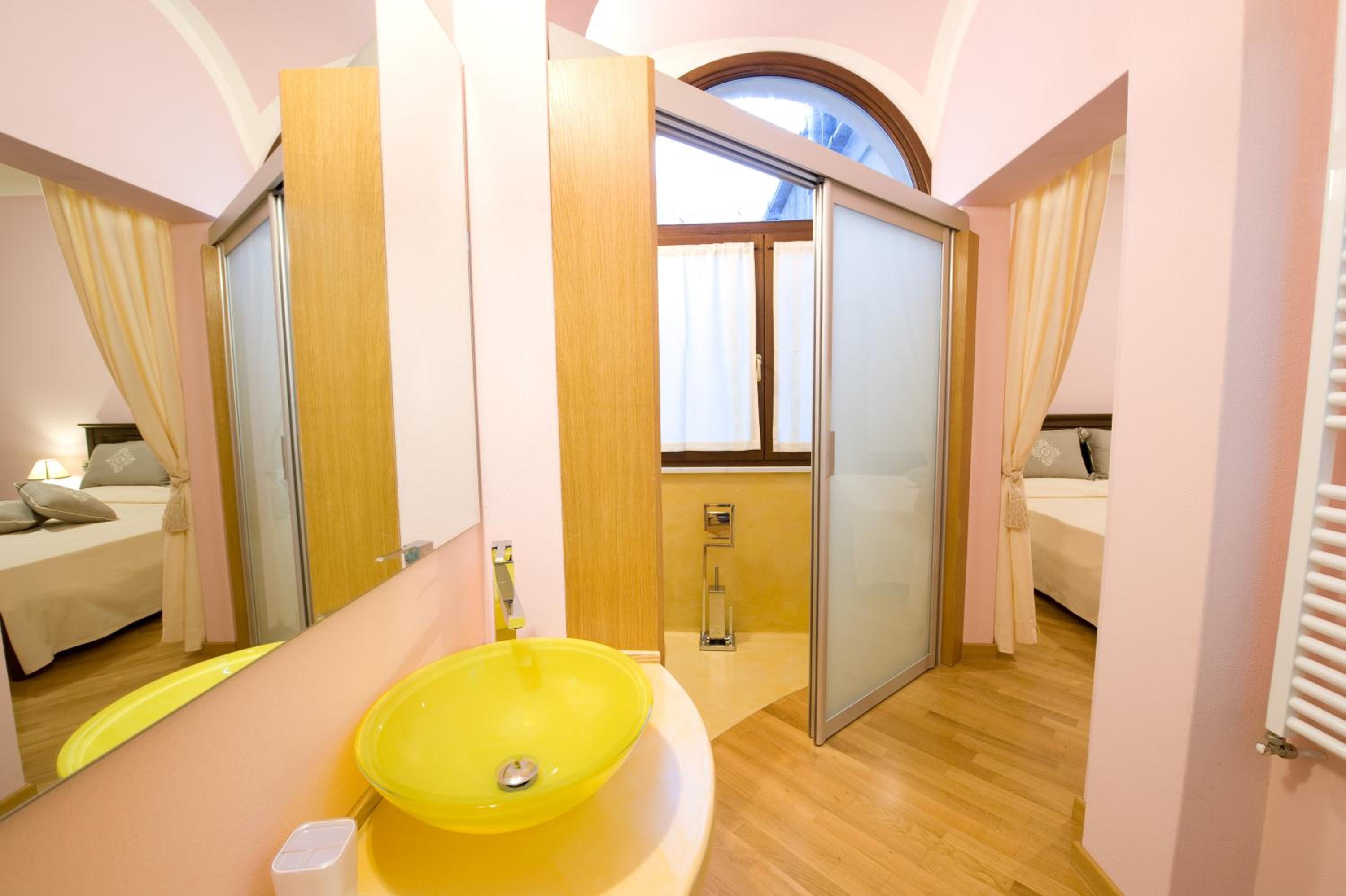 Double Room with Extra Bed - Photo 8