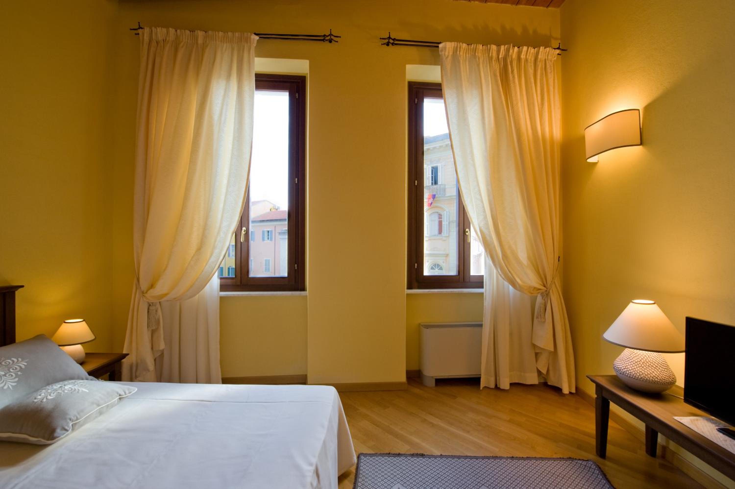 Double Room - Photo 11