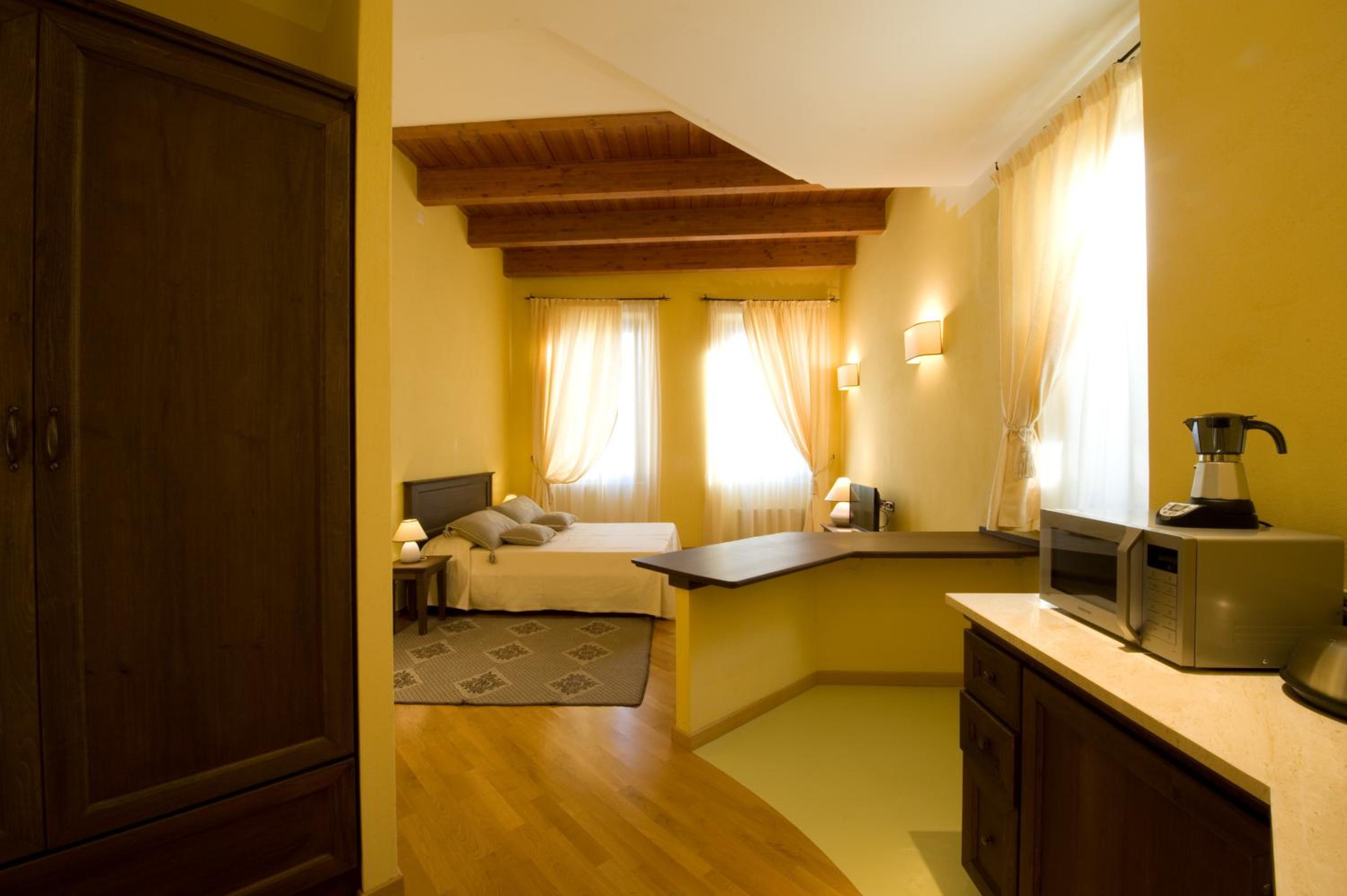 Double Room - Photo 8