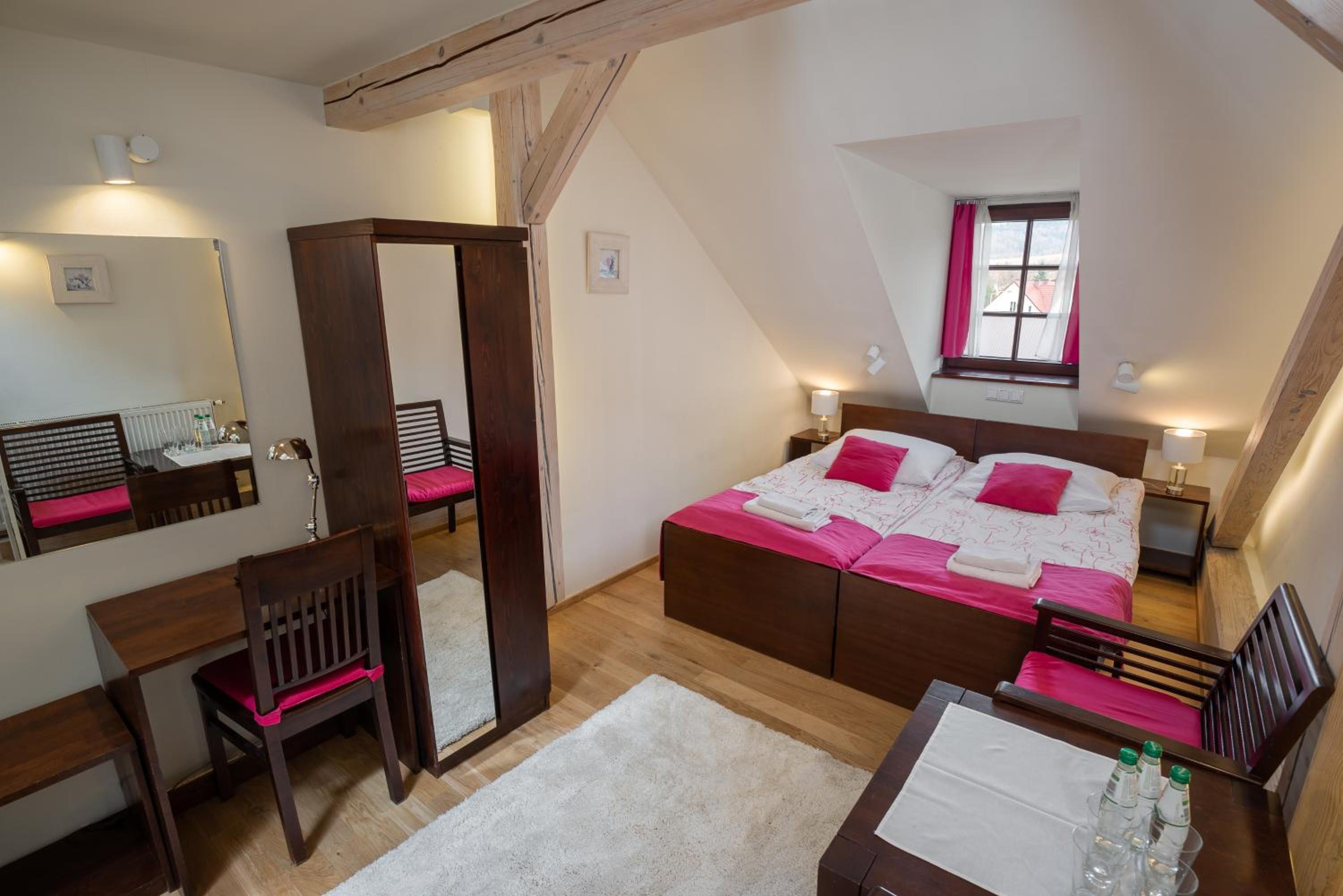 Duplex Quadruple Room - Photo 1