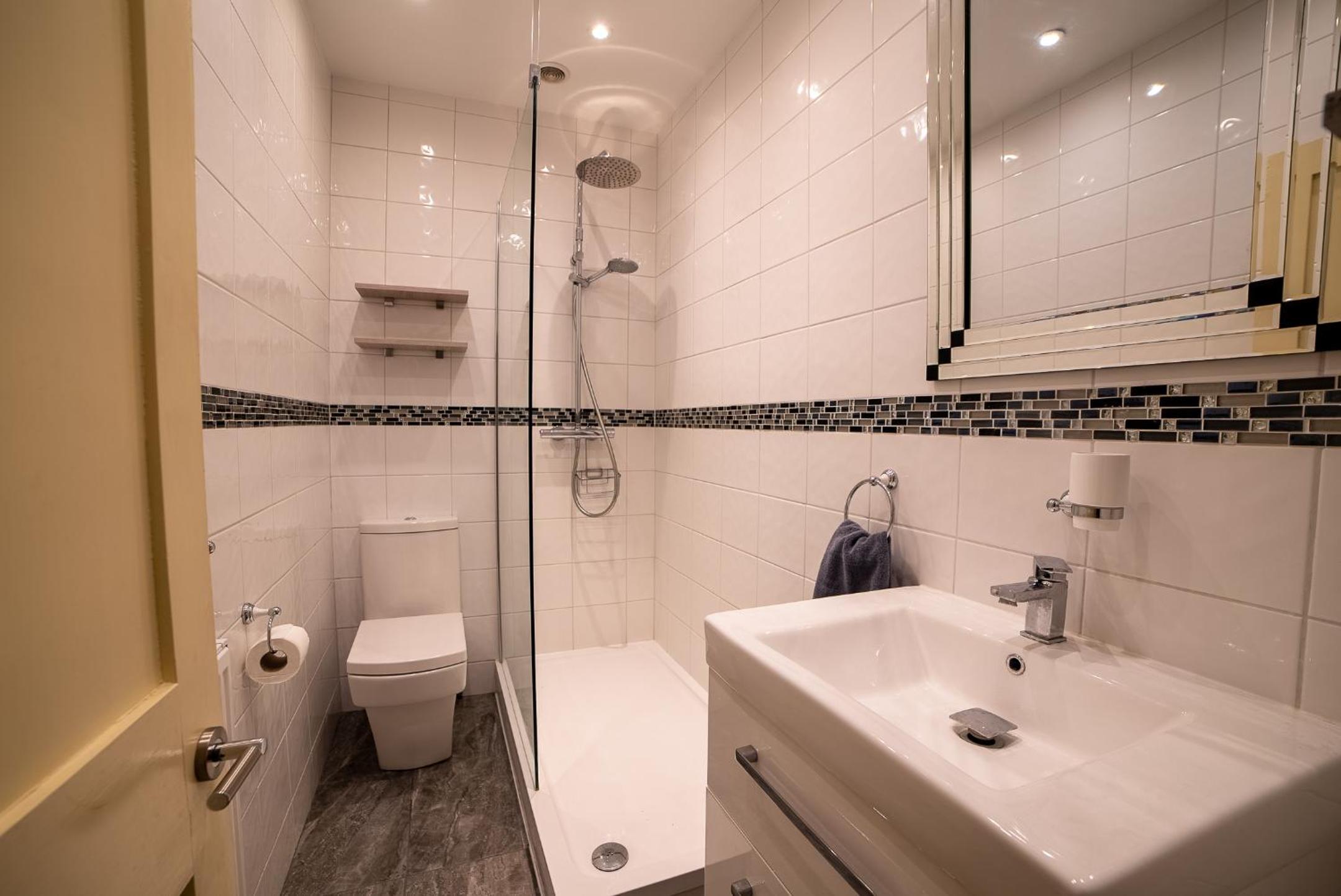 Two-Bedroom House - Photo 5