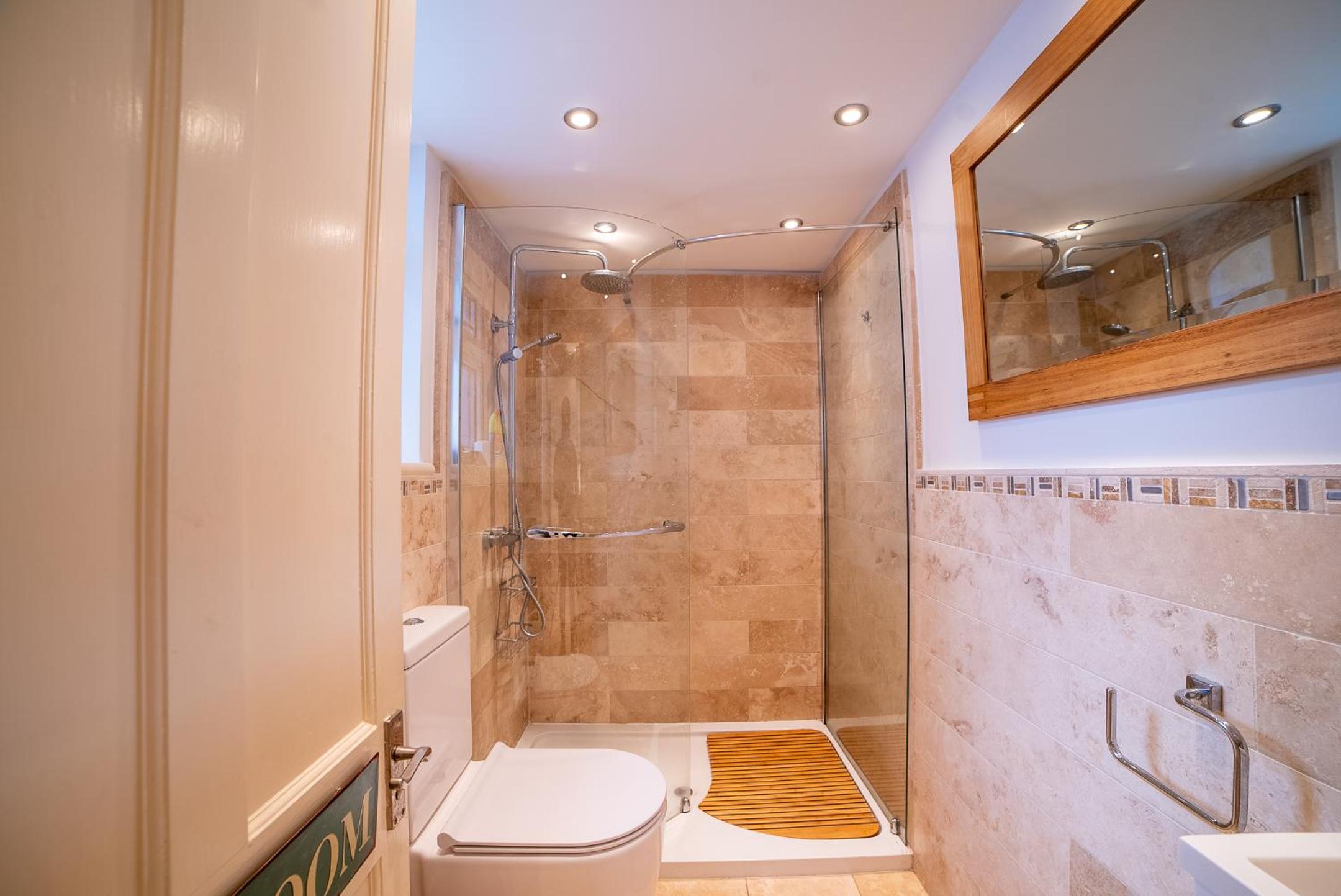 Two-Bedroom House - Photo 8
