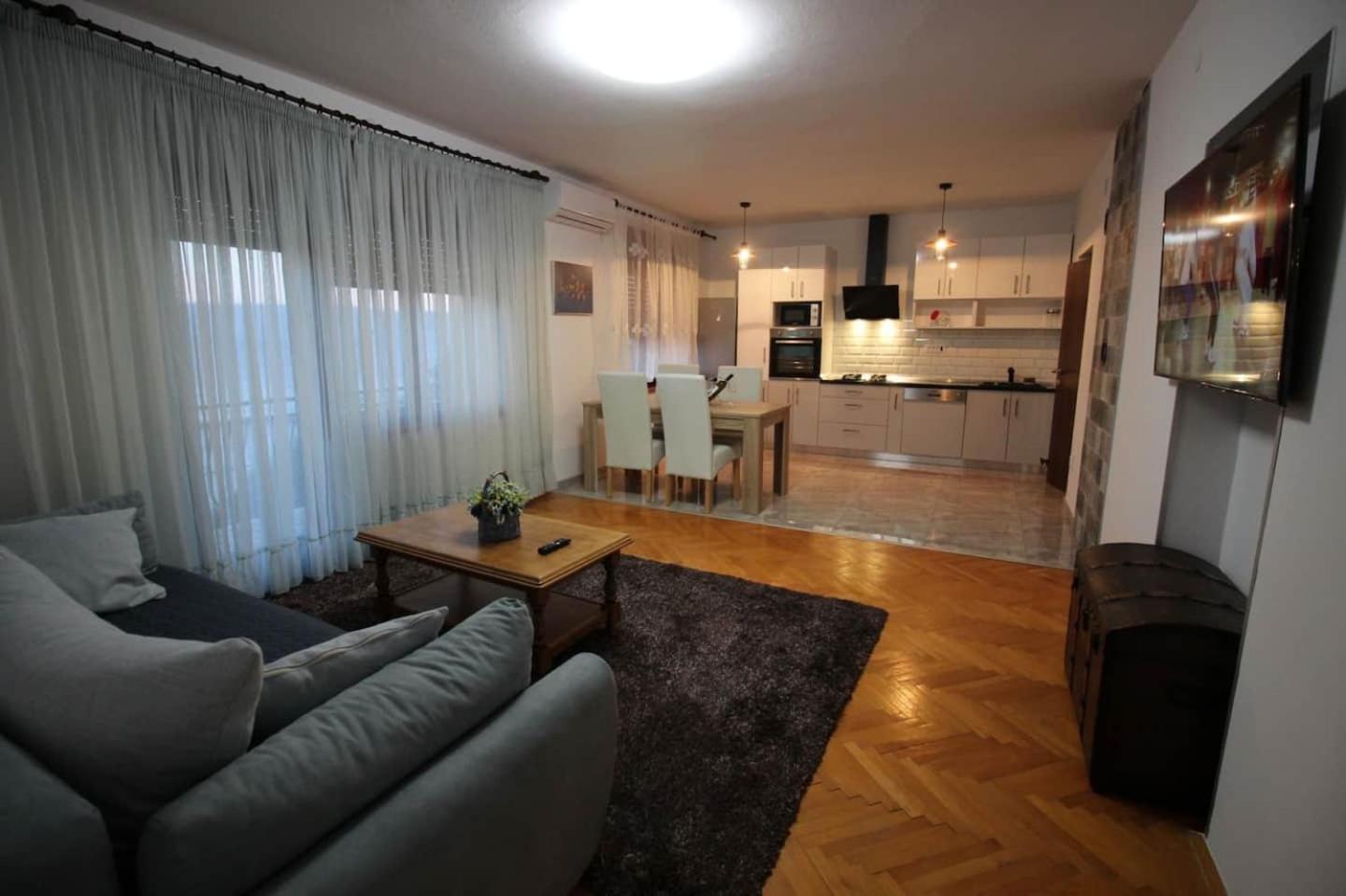 One-Bedroom Apartment photo 2