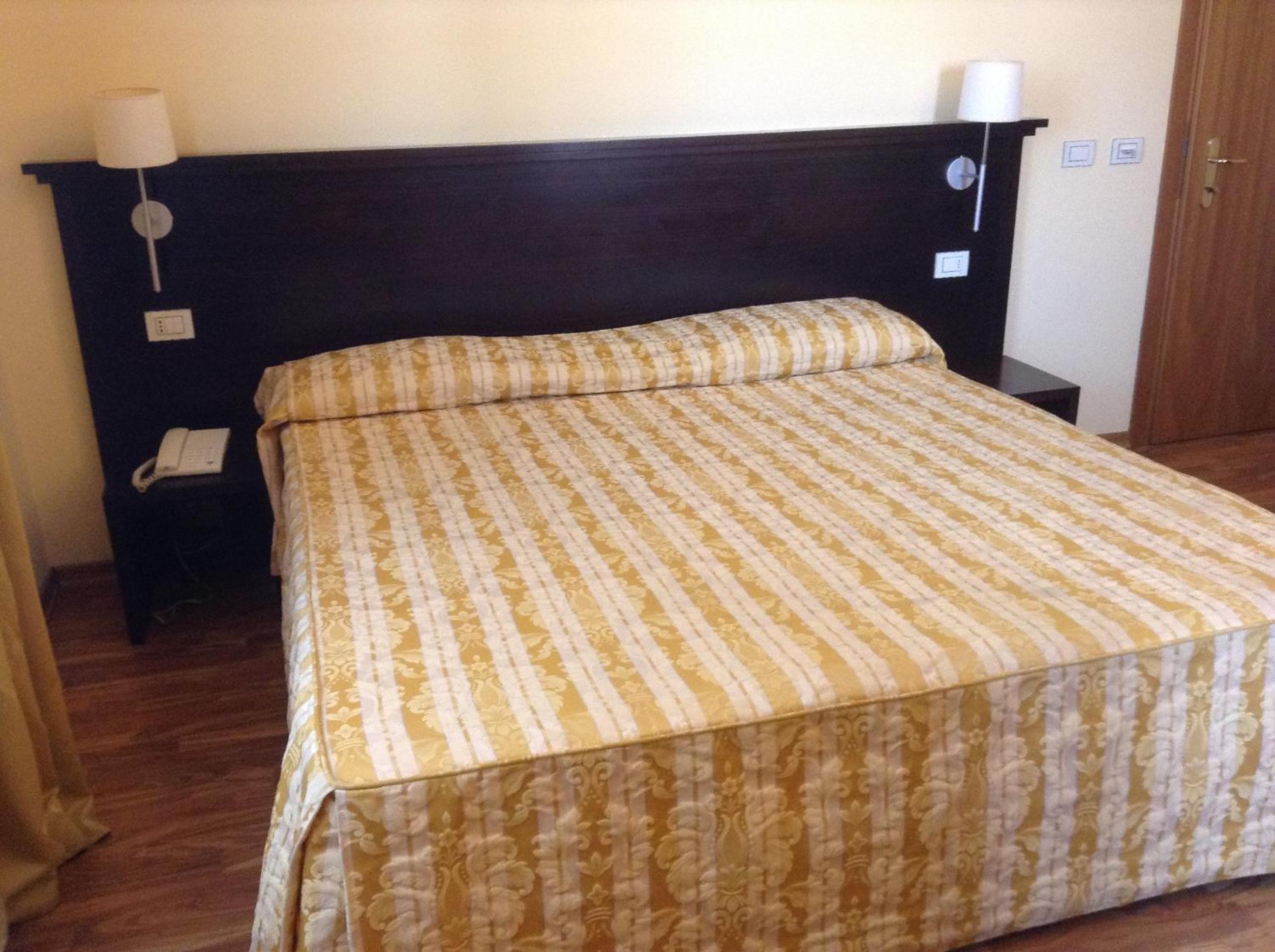 Superior Double or Twin Room - Photo 10