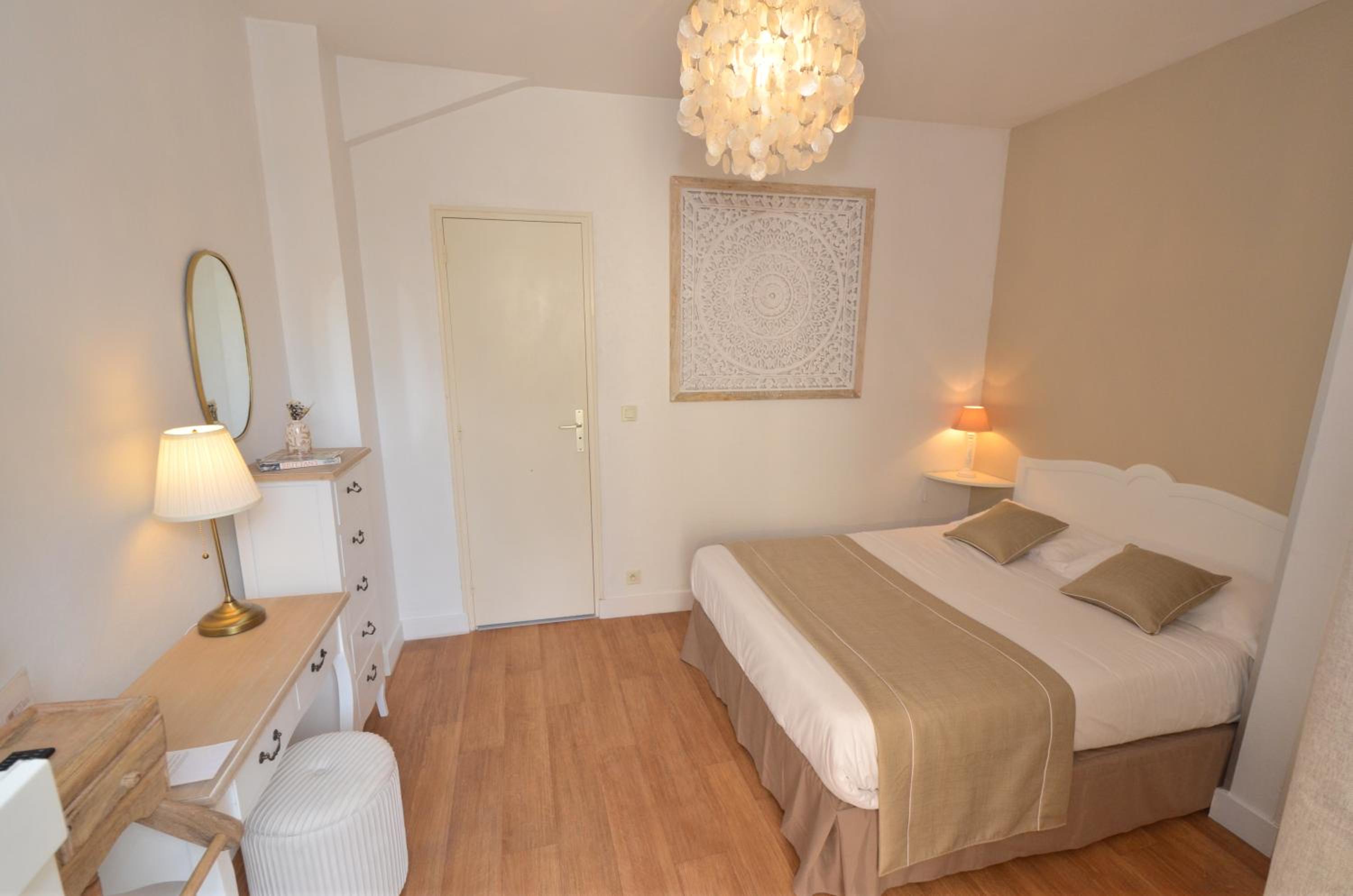 Double Room - Photo 7