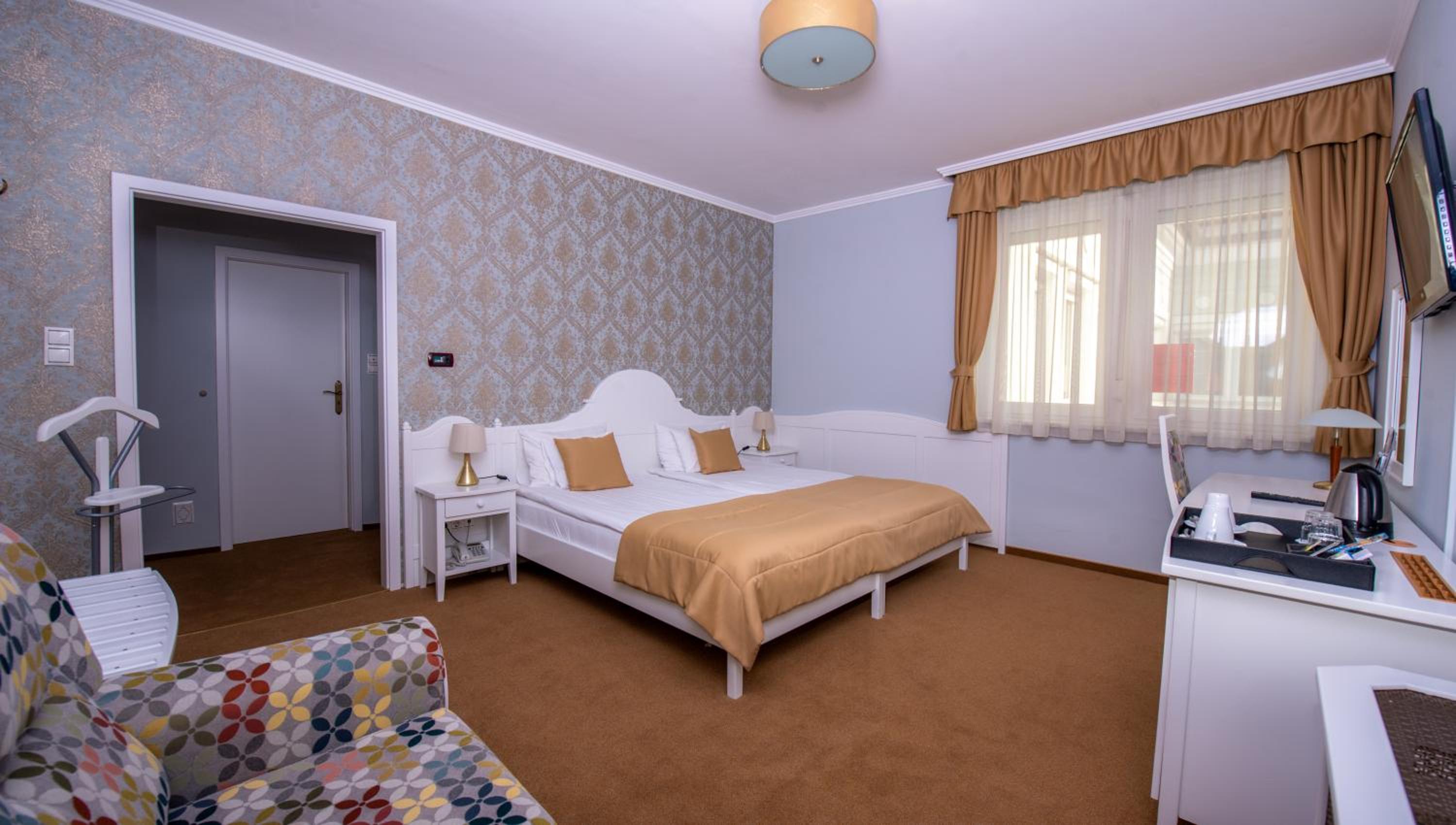 Double Room - Photo 6
