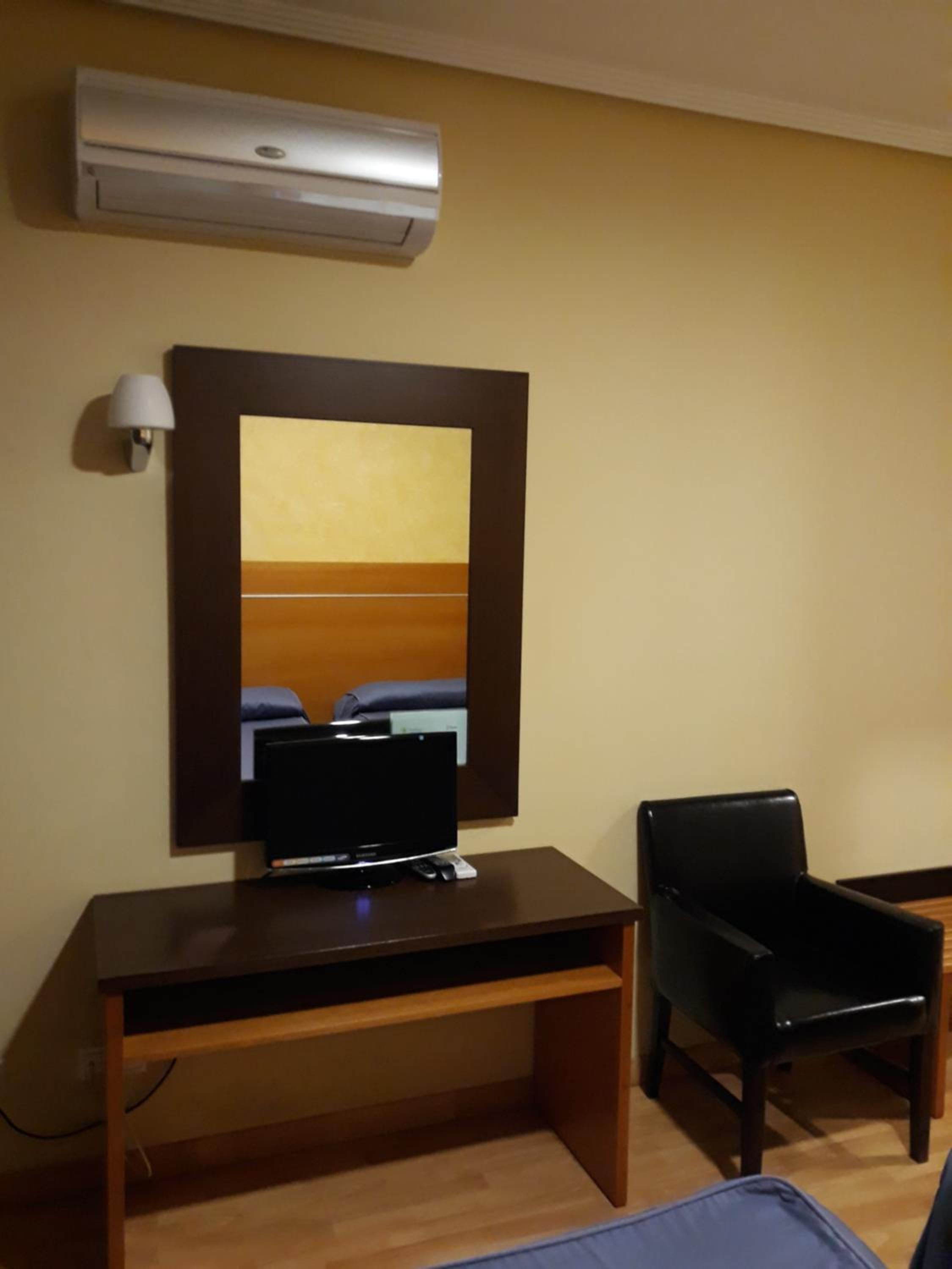 Budget Double or Twin Room - Photo 5