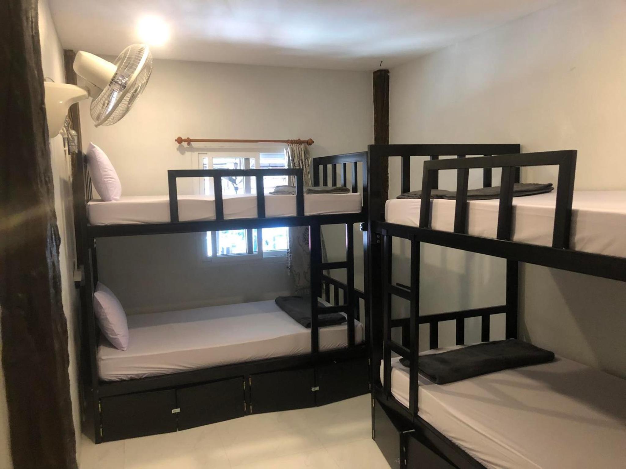 Bed in 4-Bed Mixed Dormitory Room photo 3