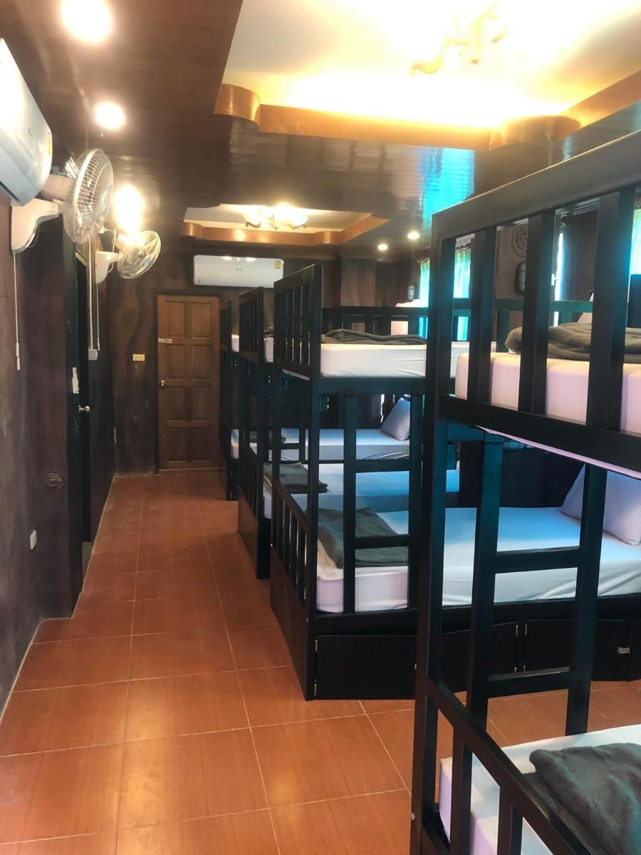 Bed in 8-Bed Mixed Dormitory Room photo 1