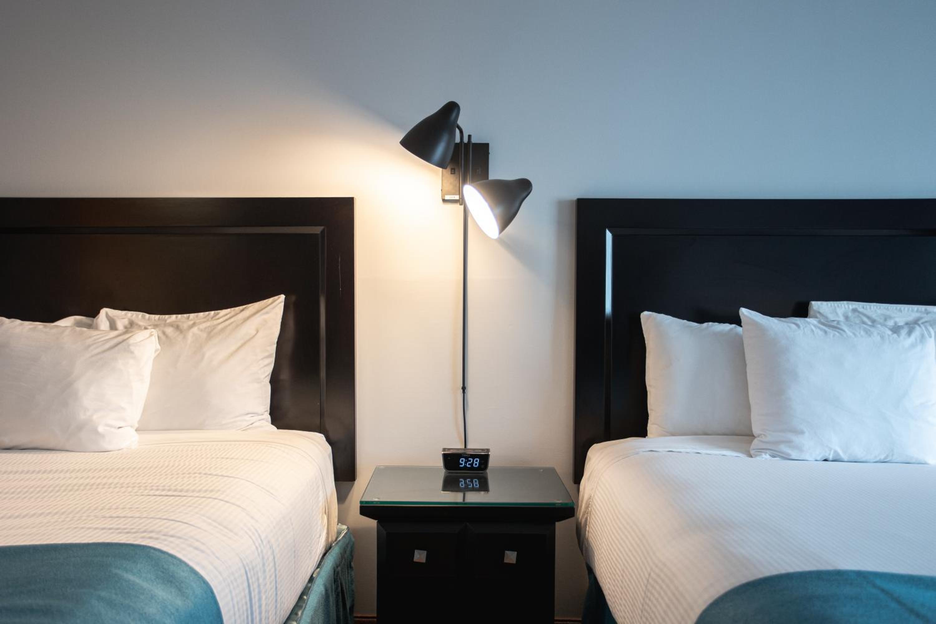 Standard Queen Room with Two Queen Beds - Photo 8