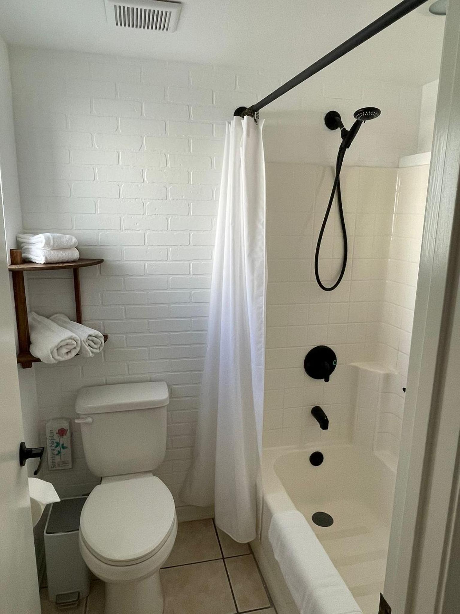 Double Room - Photo 15