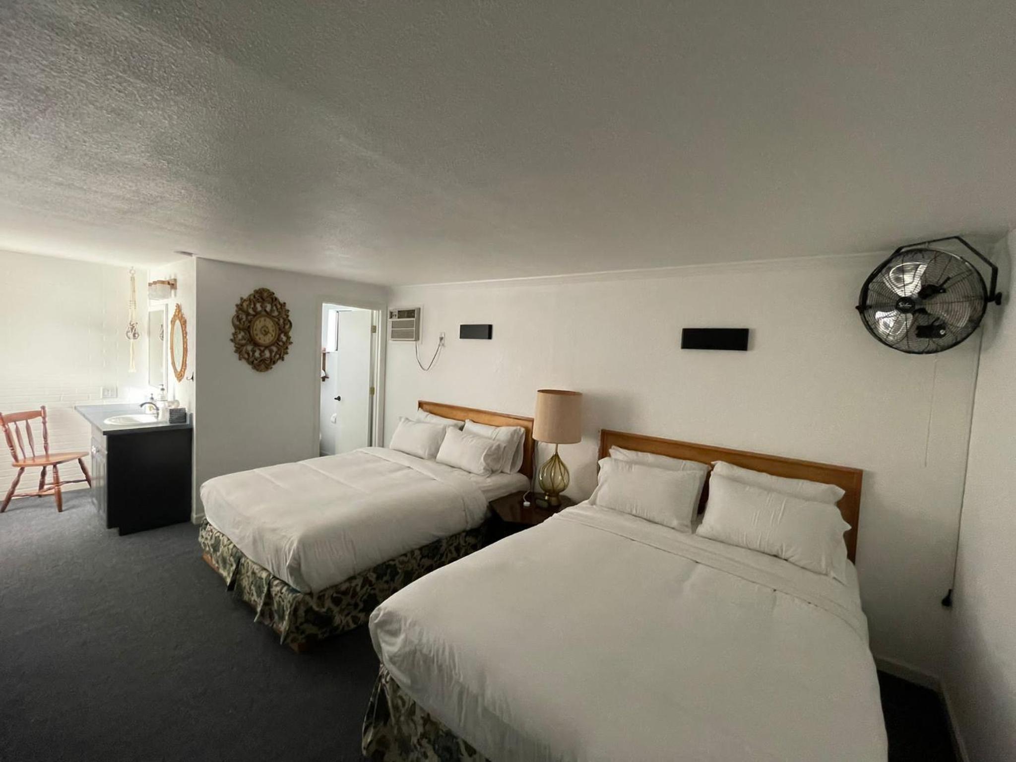 Double Room - Photo 18