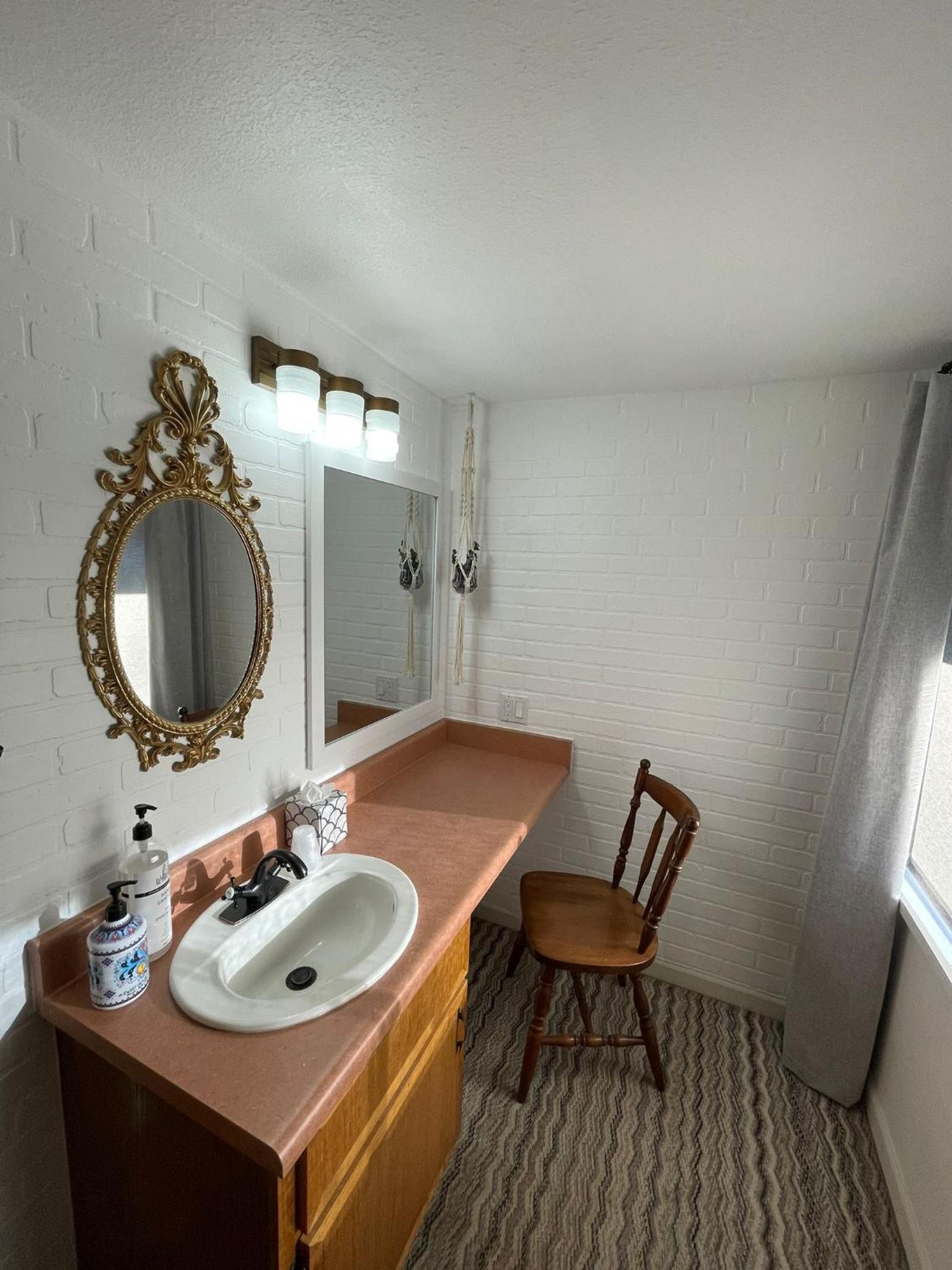 Double Room - Photo 17