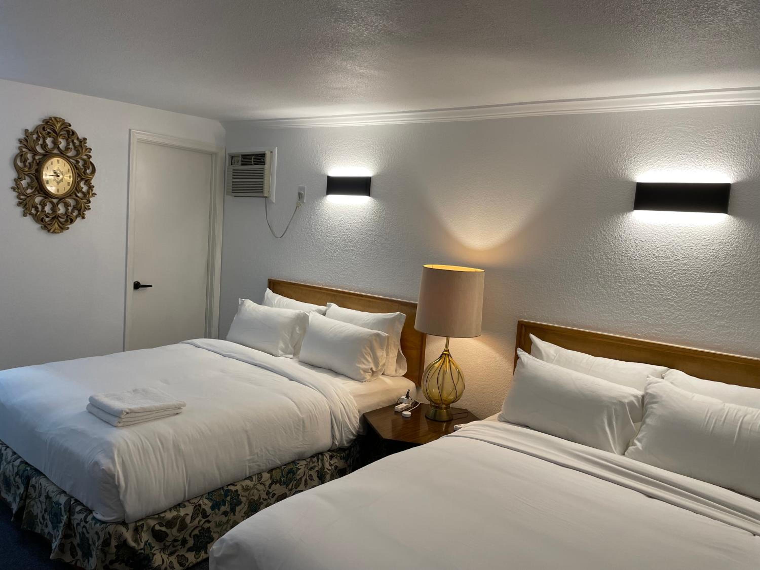 Double Room - Photo 25