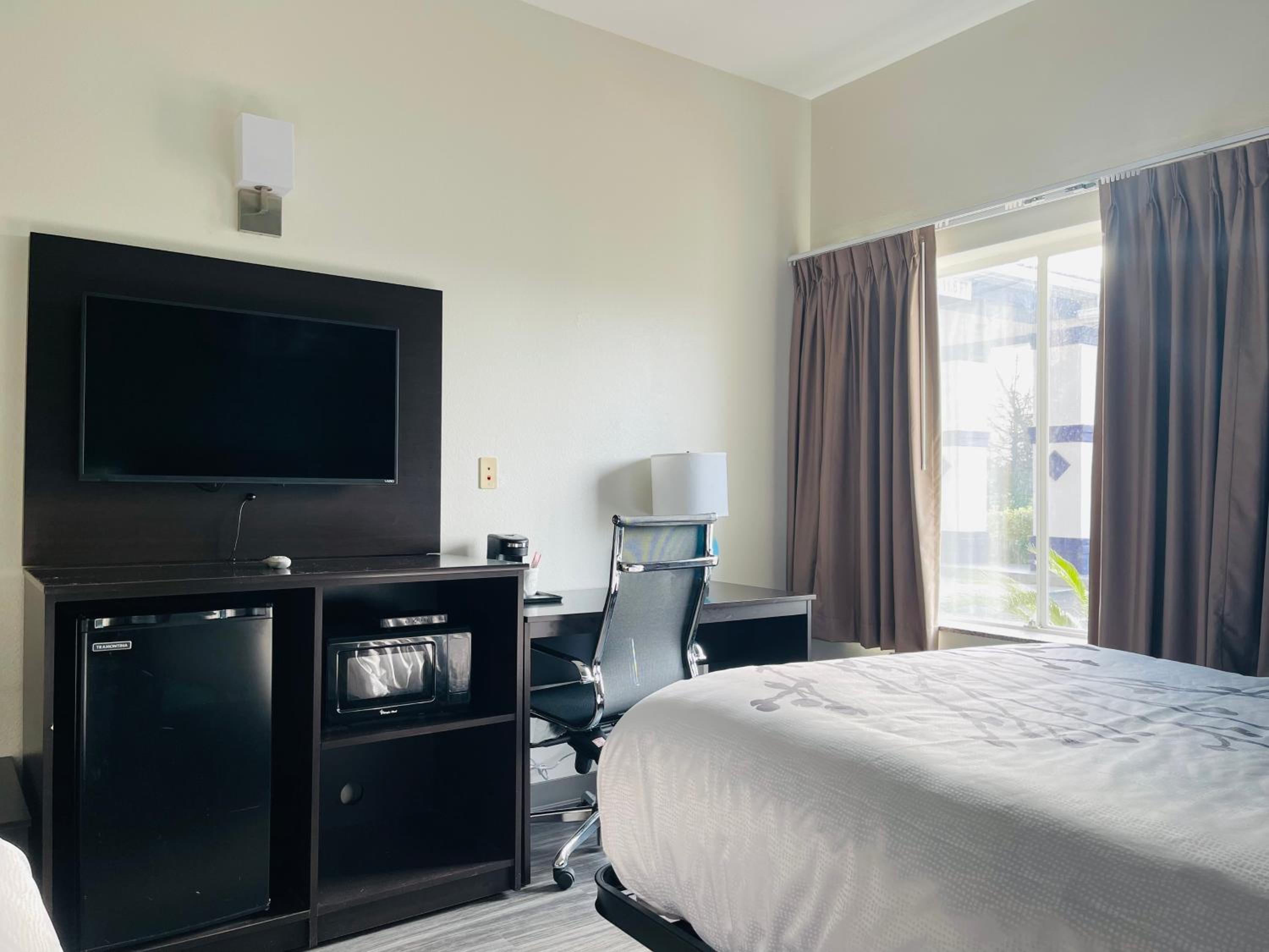Queen Room with Two Queen Beds - Non Smoking