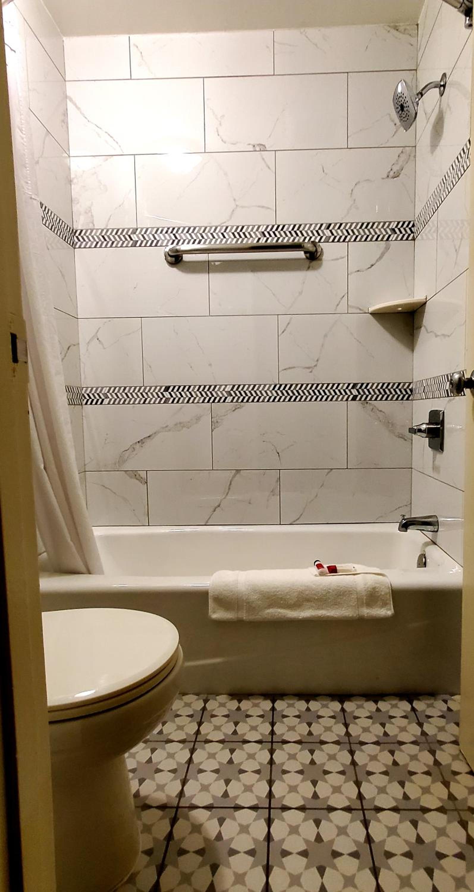 King Room - Non-Smoking - Photo 6
