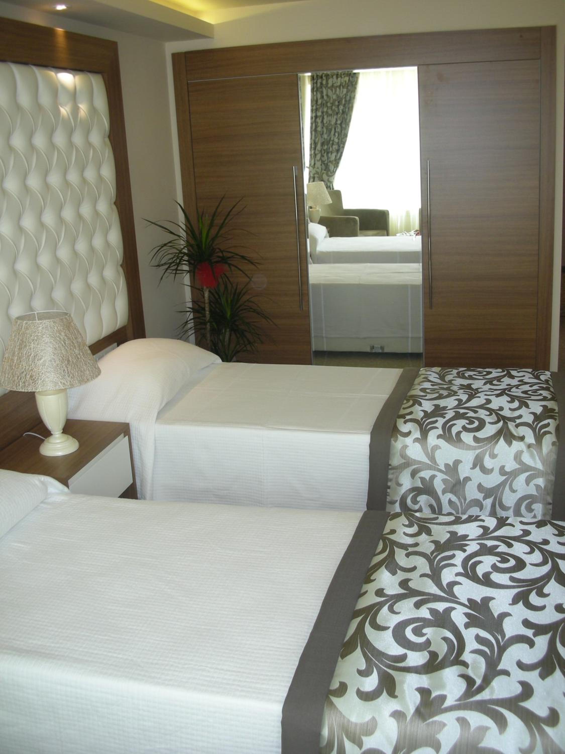 Twin Room - Photo 9