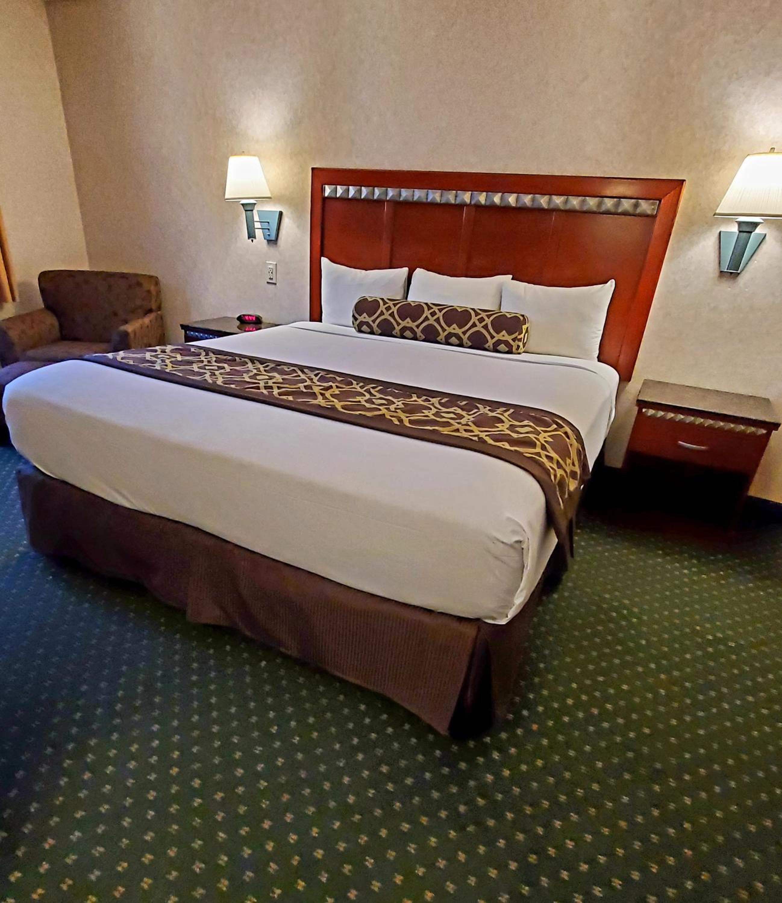 King Room - Non-Smoking - Photo 1