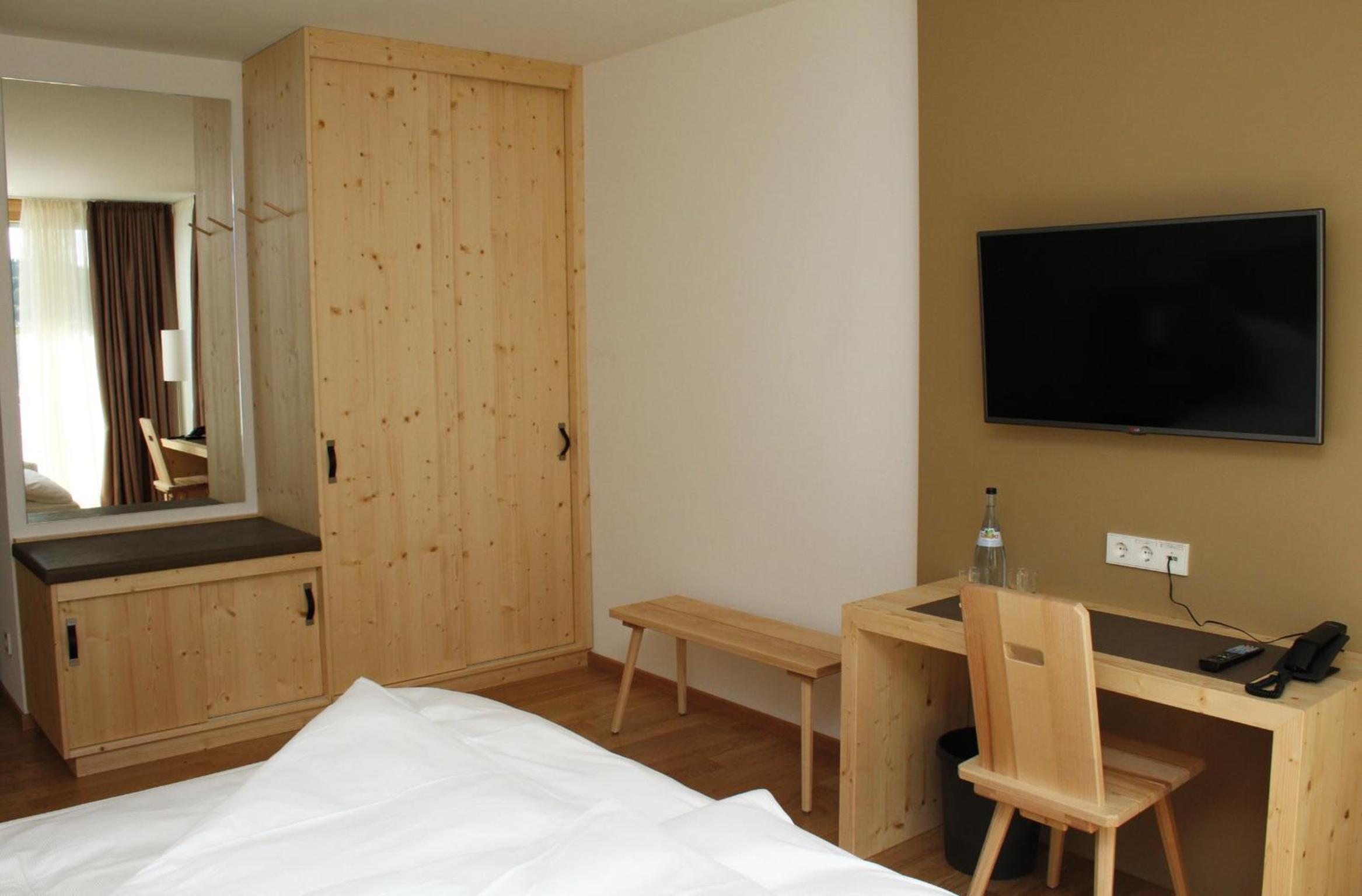 Double Room with Balcony - Photo 3