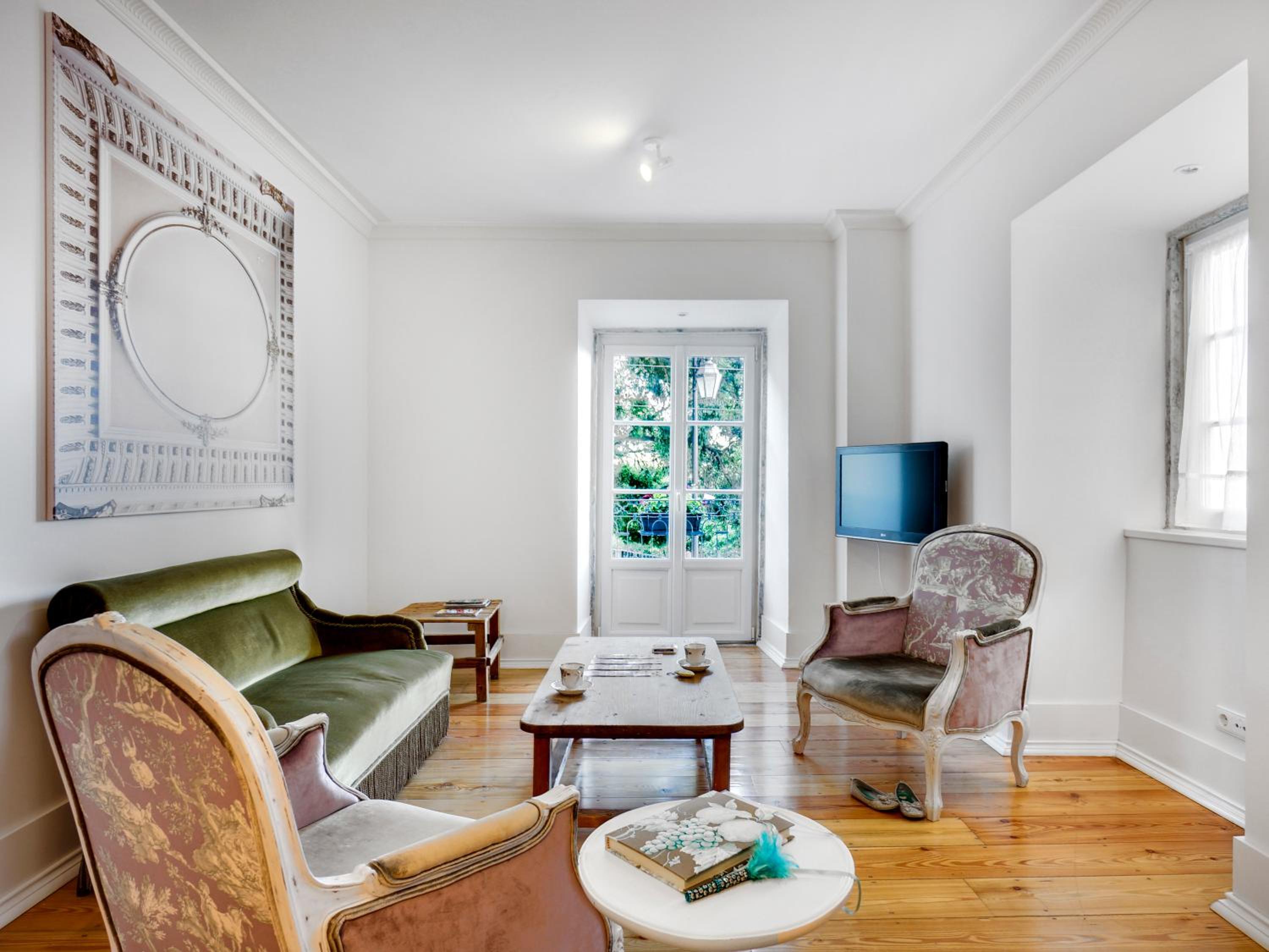 Deluxe Two-Bedroom Apartment with City View photo 1