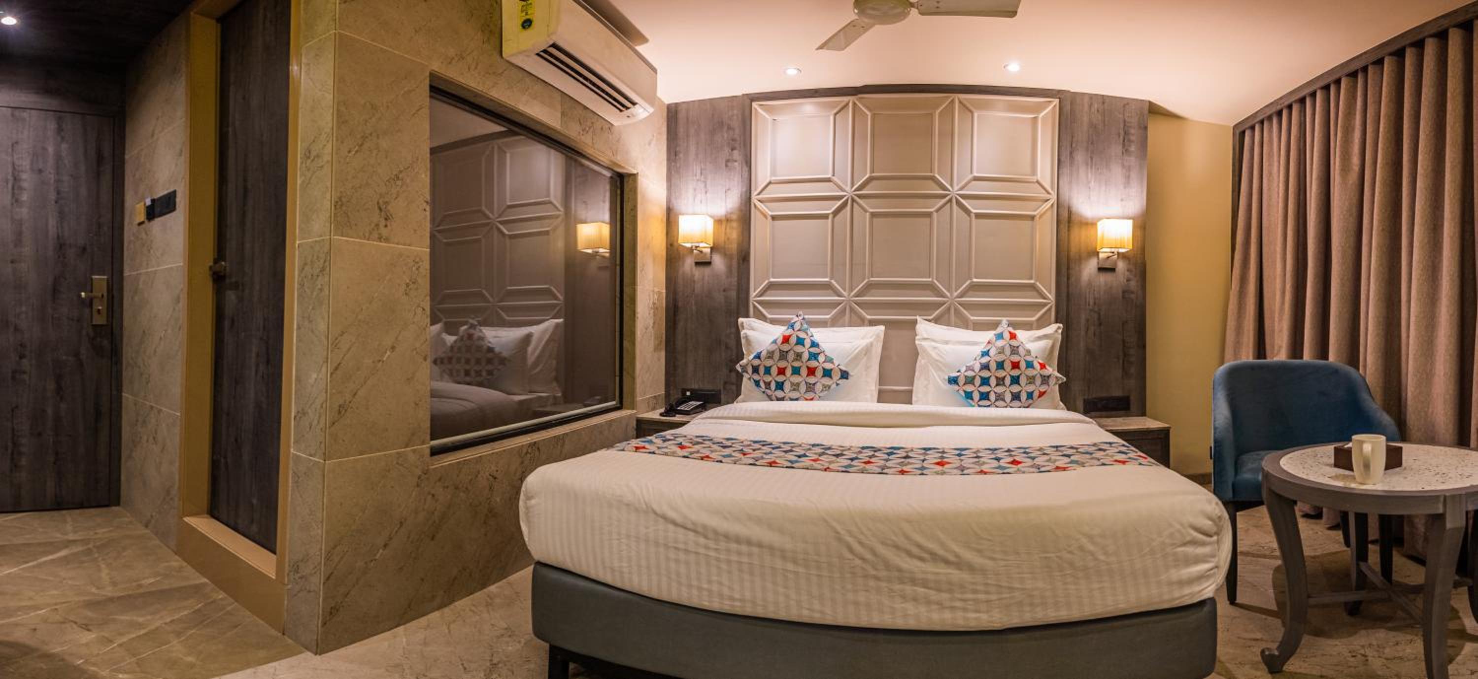 Queen Room photo 1